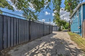 2607 North Freeway, Houston, TX 77009