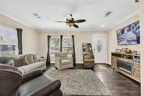 2607 North Freeway, Houston, TX 77009 2607 North Freeway, Houston, TX 77009