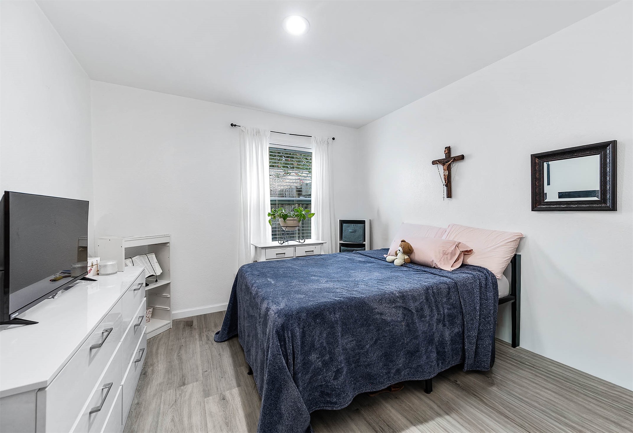 Third bedroom features a large window with privacy
blinds!