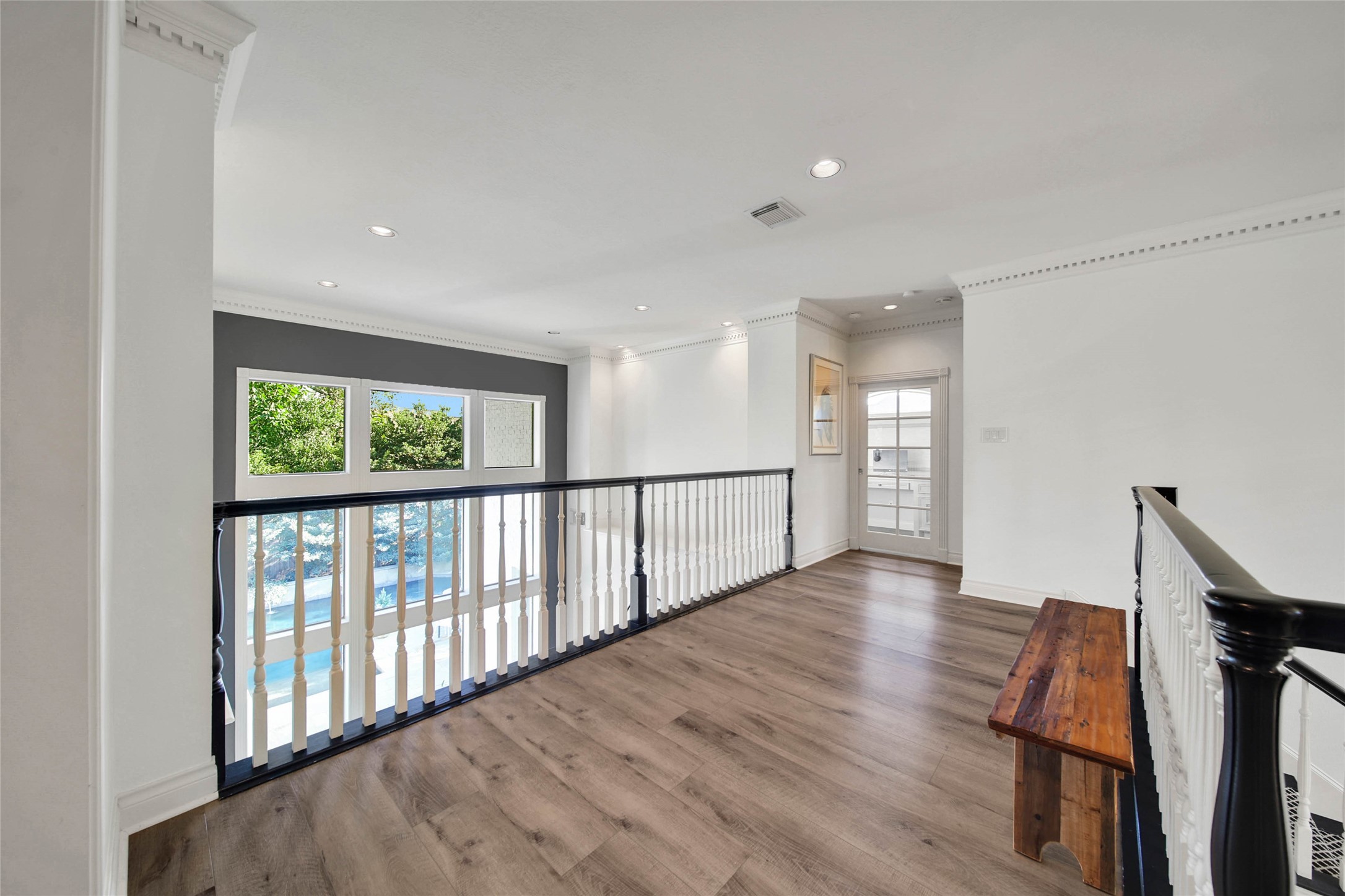 Landing foyer upstairs