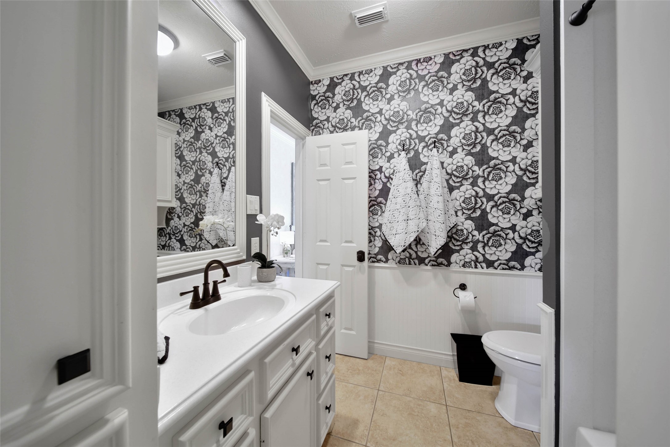 In Suite Guest Bathroom up