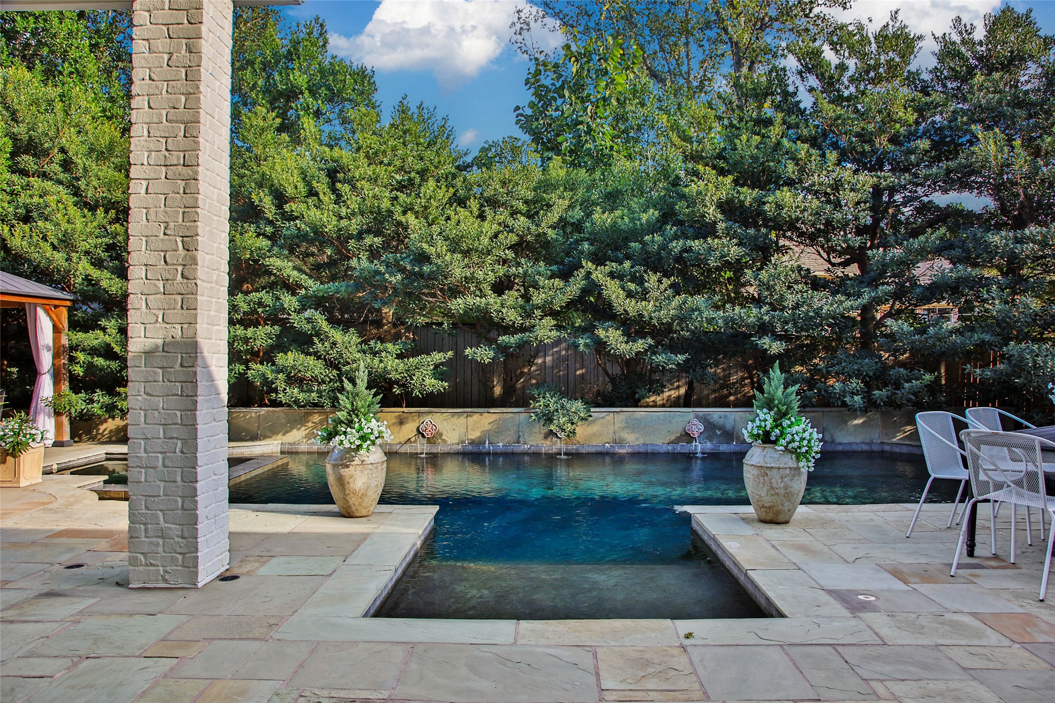 39 W Old Sterling Circle, The Woodlands, TX 77382