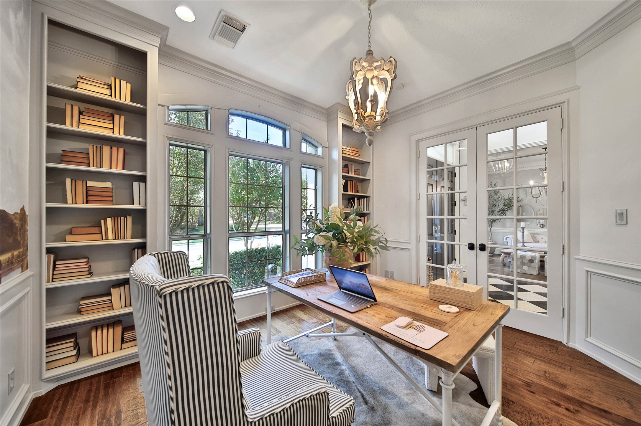 39 W Old Sterling Circle, The Woodlands, TX 77382