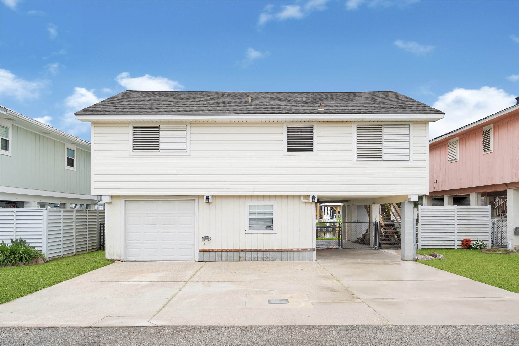 1227 Sailfish St, Hitchcock, TX 77563