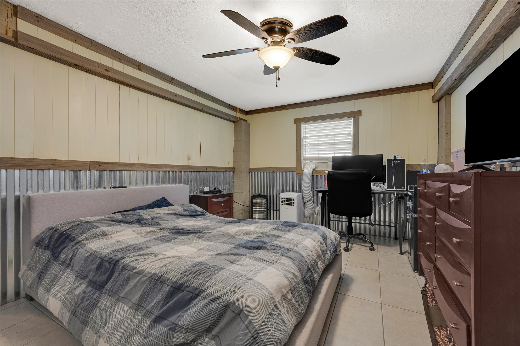 bottom floor 1 bed/1 bath