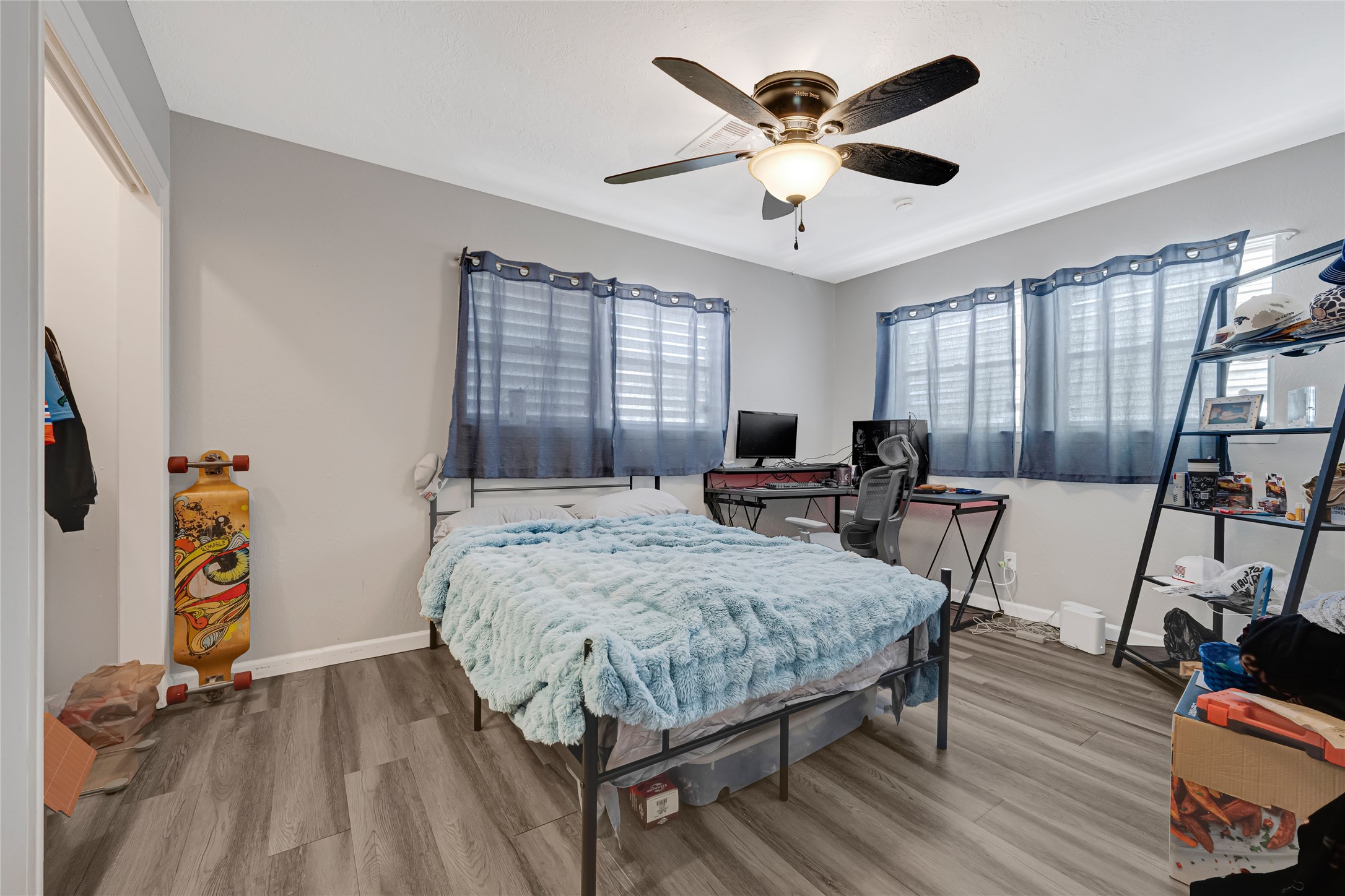 1227 Sailfish St, Hitchcock, TX 77563