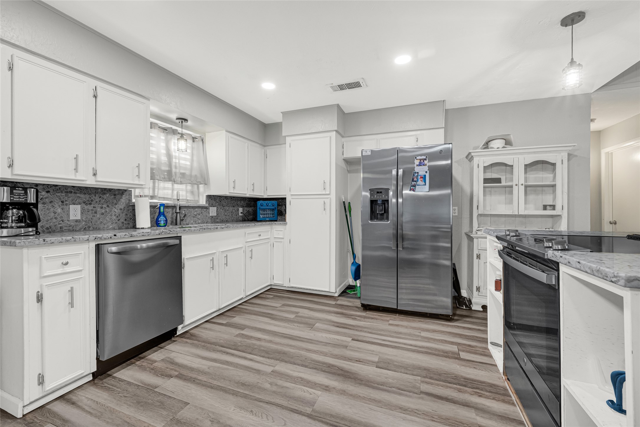 1227 Sailfish St, Hitchcock, TX 77563