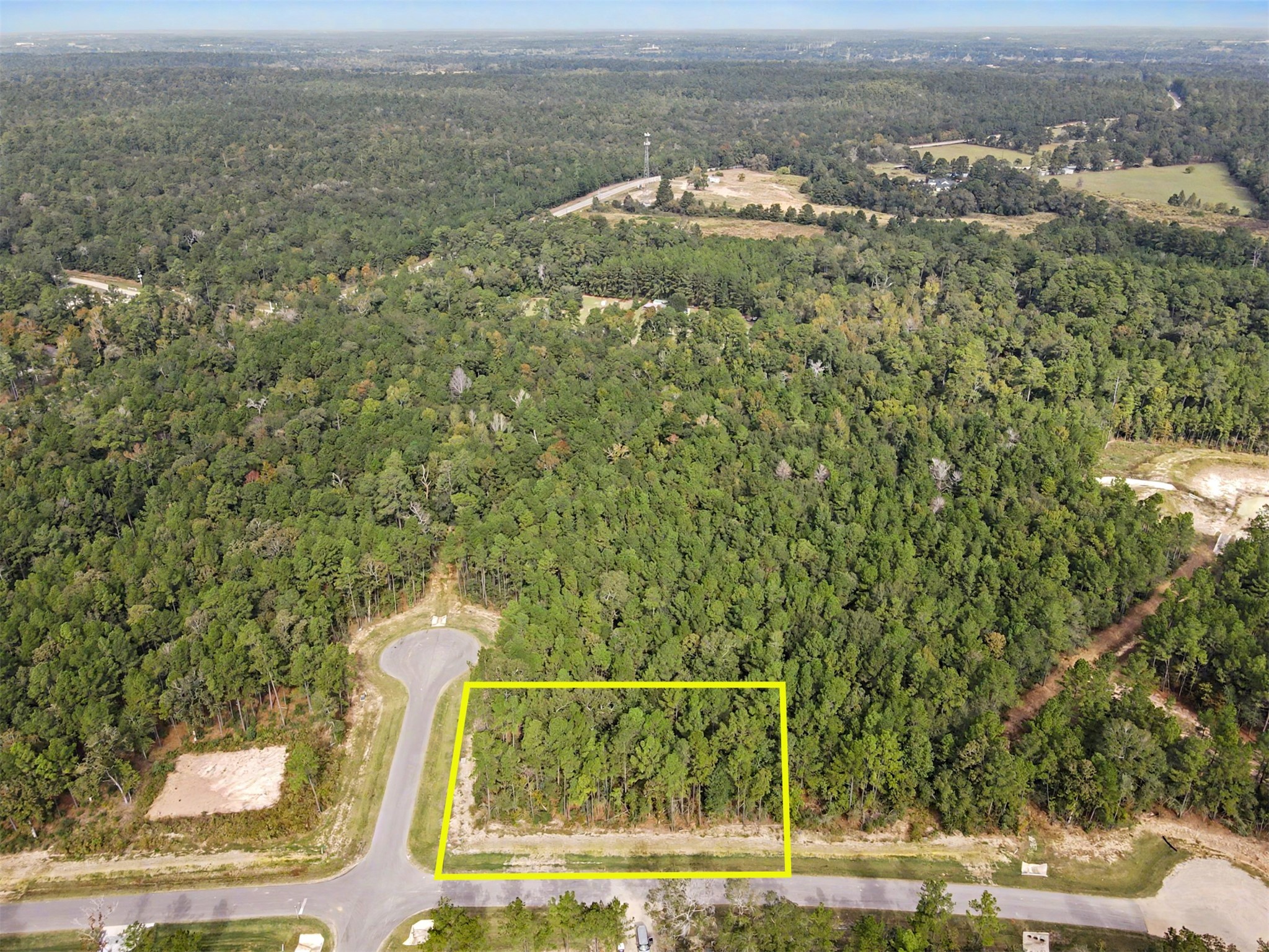 Here you can see the acreage community is fully treed and a cul-de-sac north and to the right.