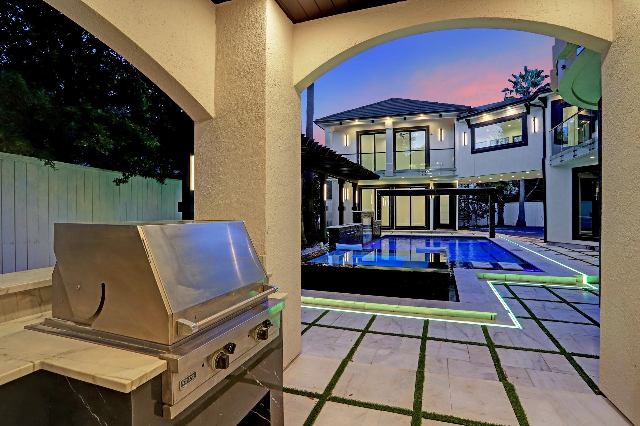 5158 Huckleberry Circle, Houston, TX 77056