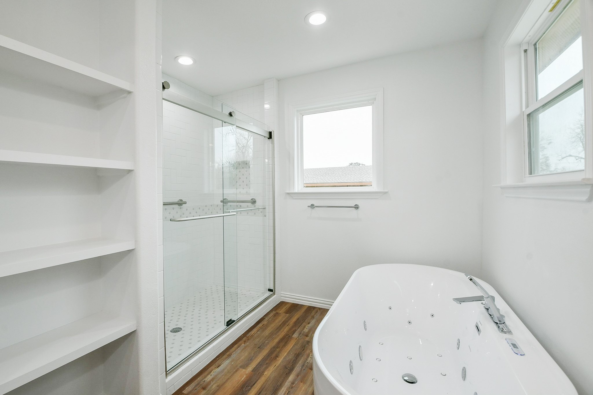 Beautifully tiled shower with Whirlpool 6 foot jetted tub. Beautifully tiled shower with Whirlpool 6 foot jetted tub.