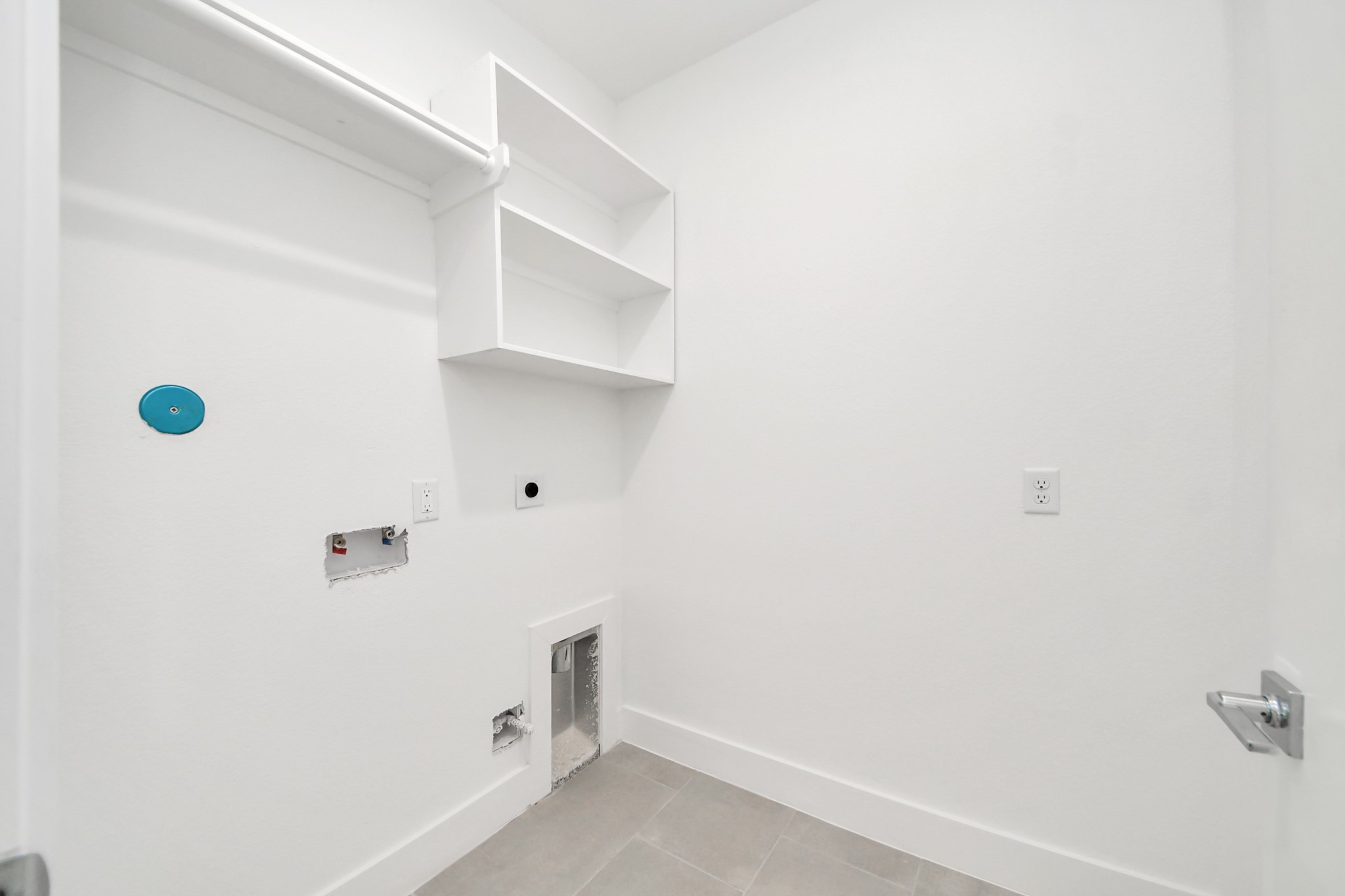 Laundry room on third floor (Sample photo from same floor plan next to the address)