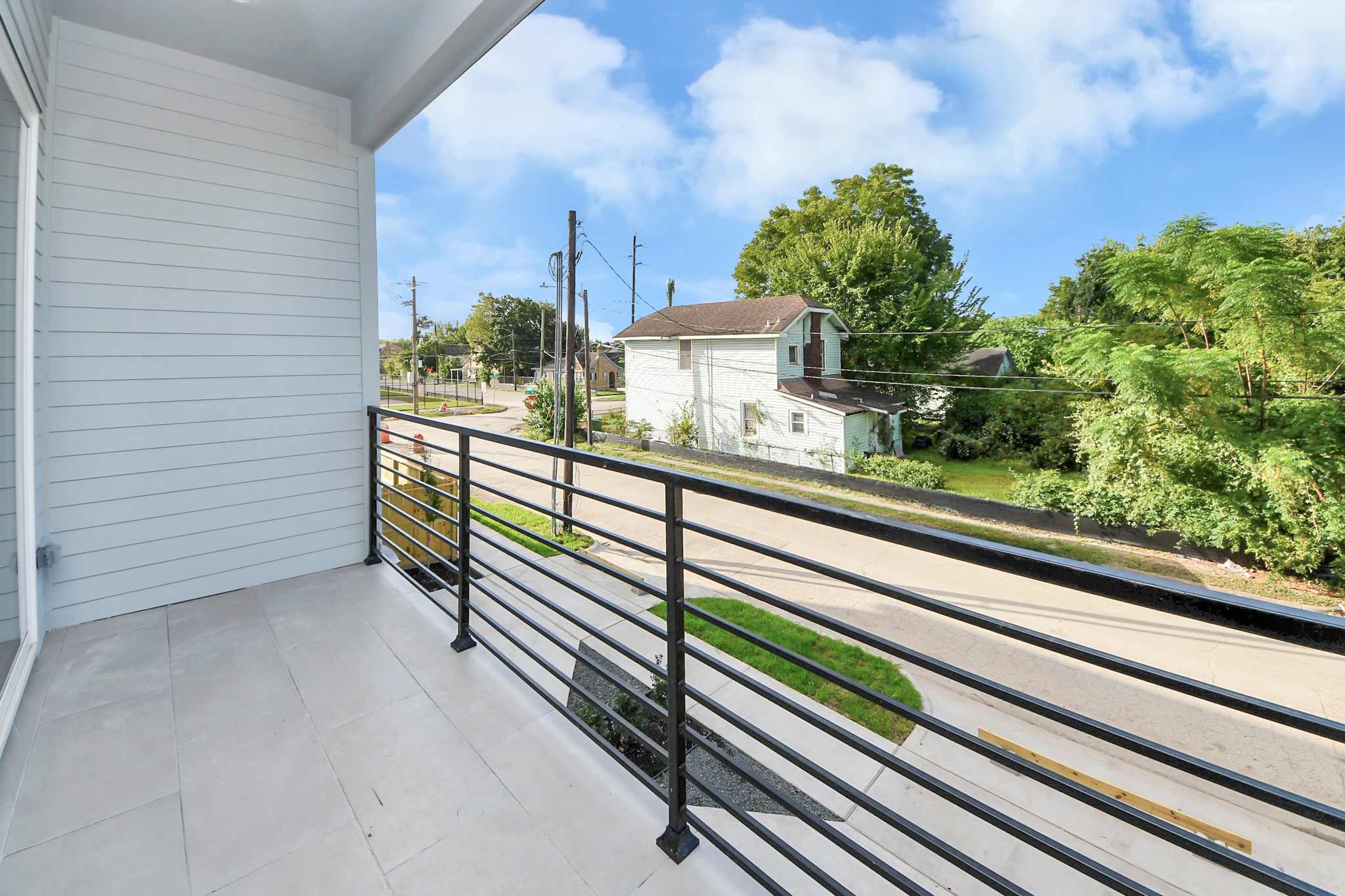 Balcony on second floor (Sample photo from same floor plan next to the address)