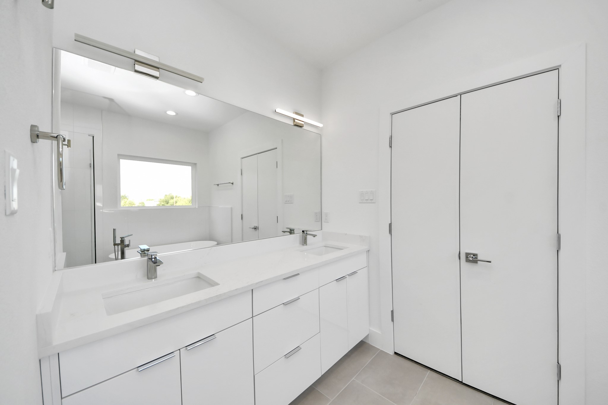 Primary bathroom (Sample photo from same floor plan next to the address)