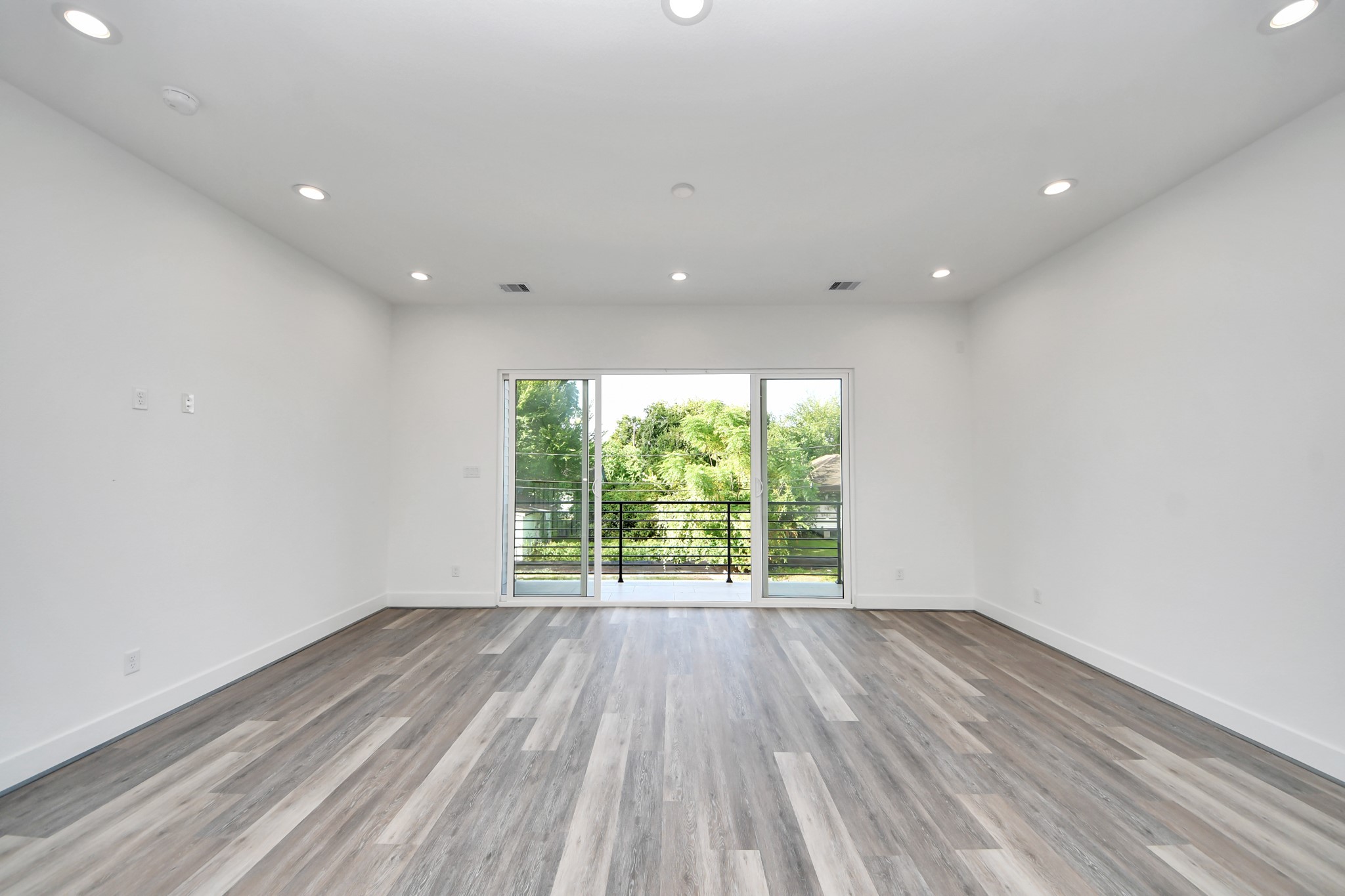 Open living room (Sample photo from same floor plan next to the address)