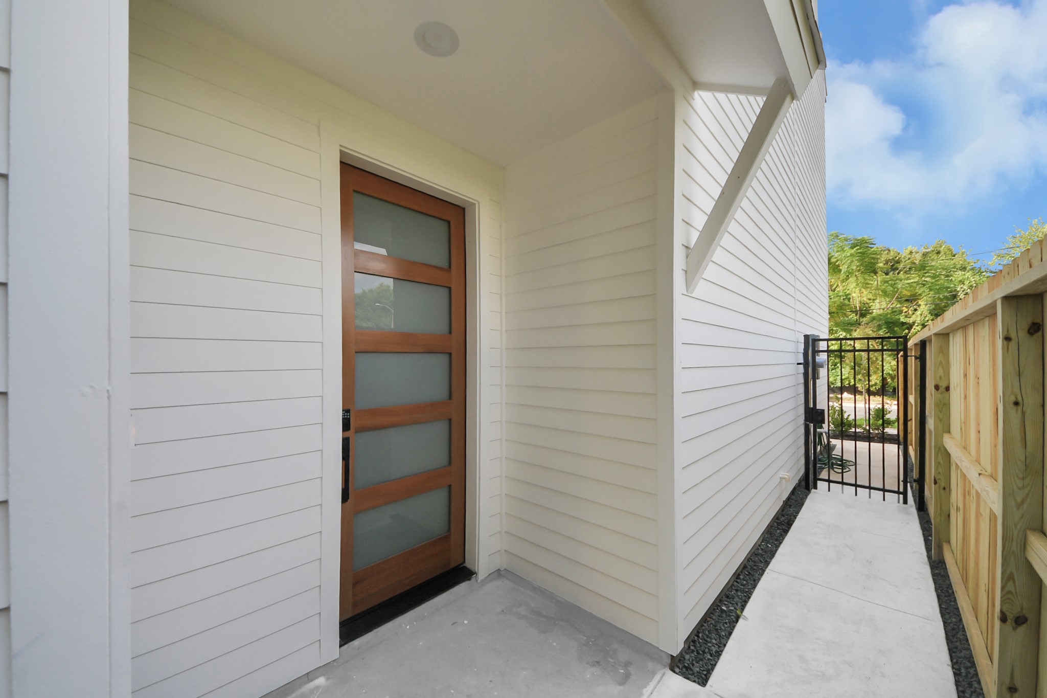 Front door. (Sample photo from same floor plan next to the address) Front door. (Sample photo from same floor plan next to the address)