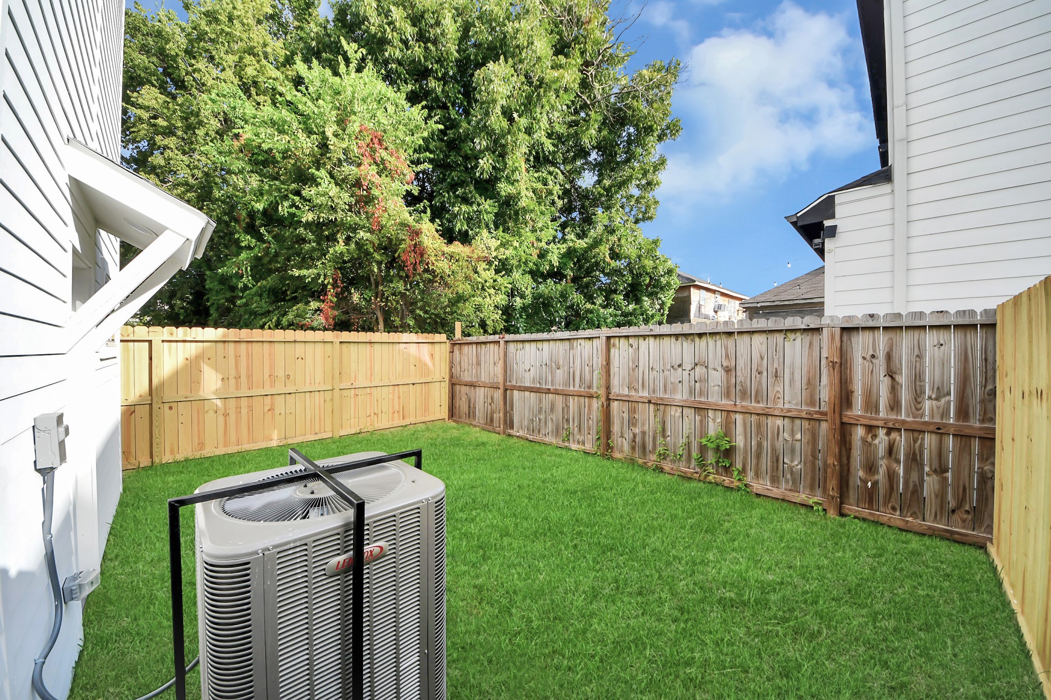Private fenced backyard (Sample photo from same floor plan next to the address)