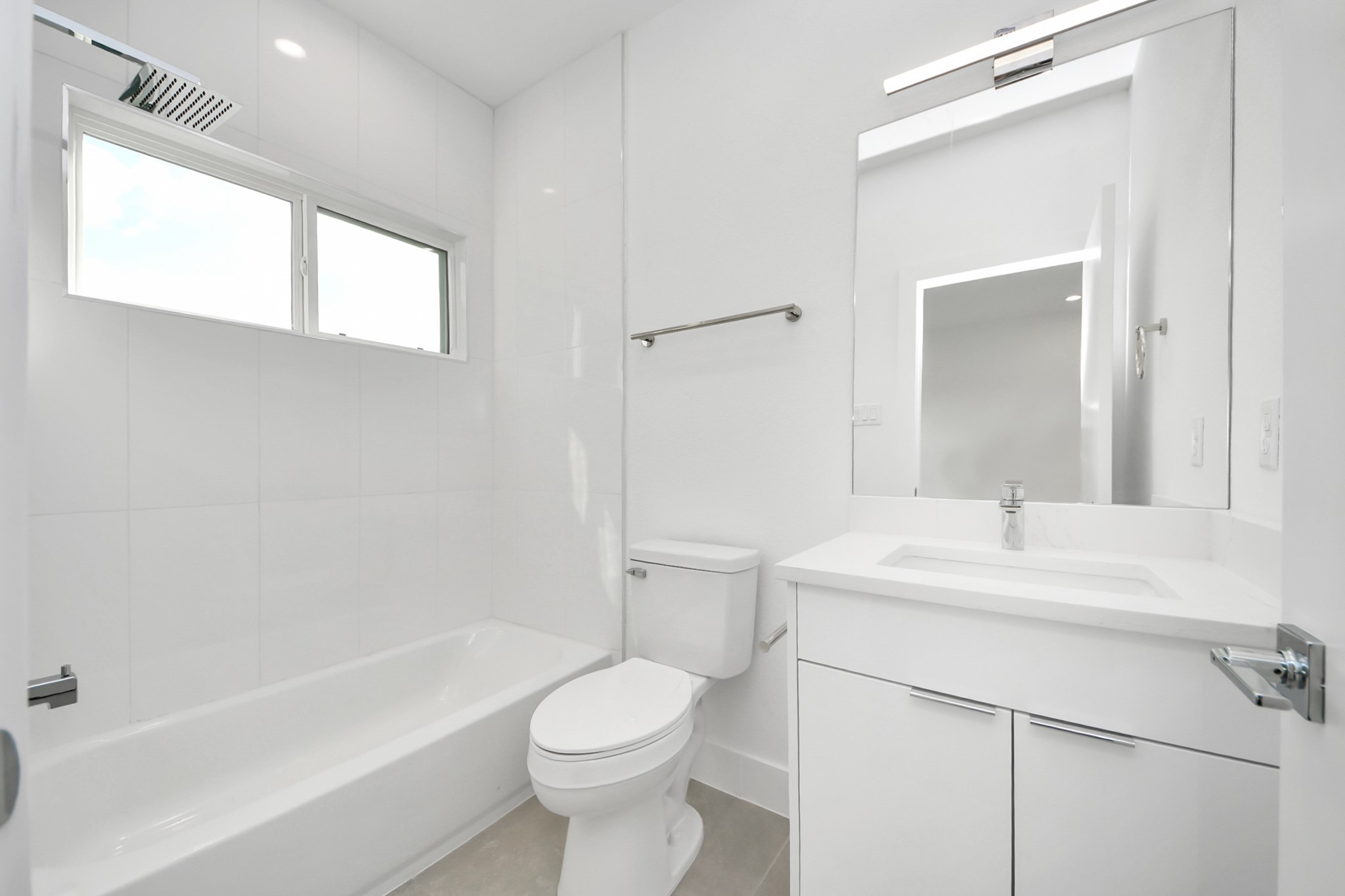 Bathroom on third floor (Sample photo from same floor plan next to the address)