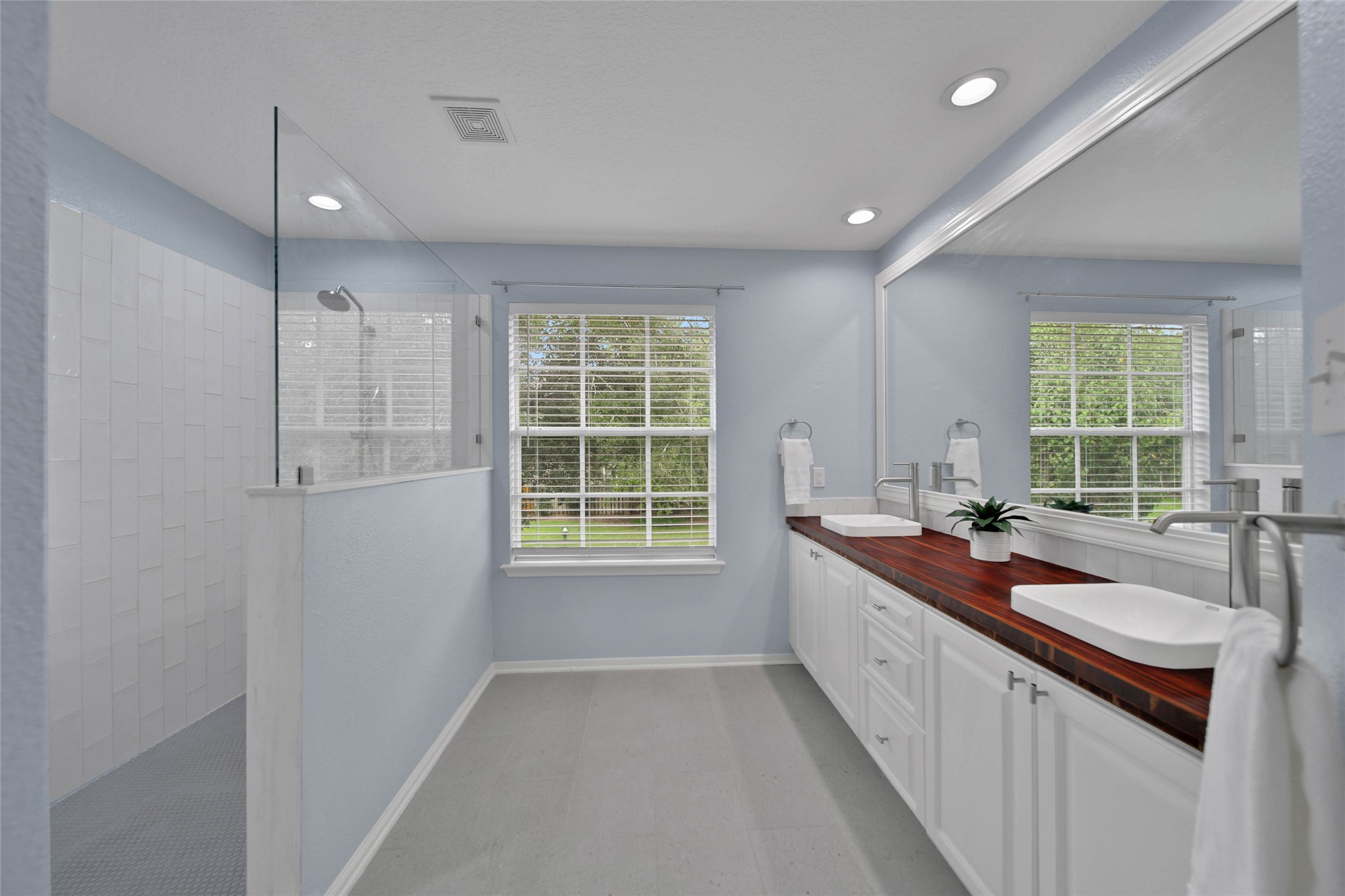 35 S Apple Springs Circle, The Woodlands, TX 77382 35 S Apple Springs Circle, The Woodlands, TX 77382