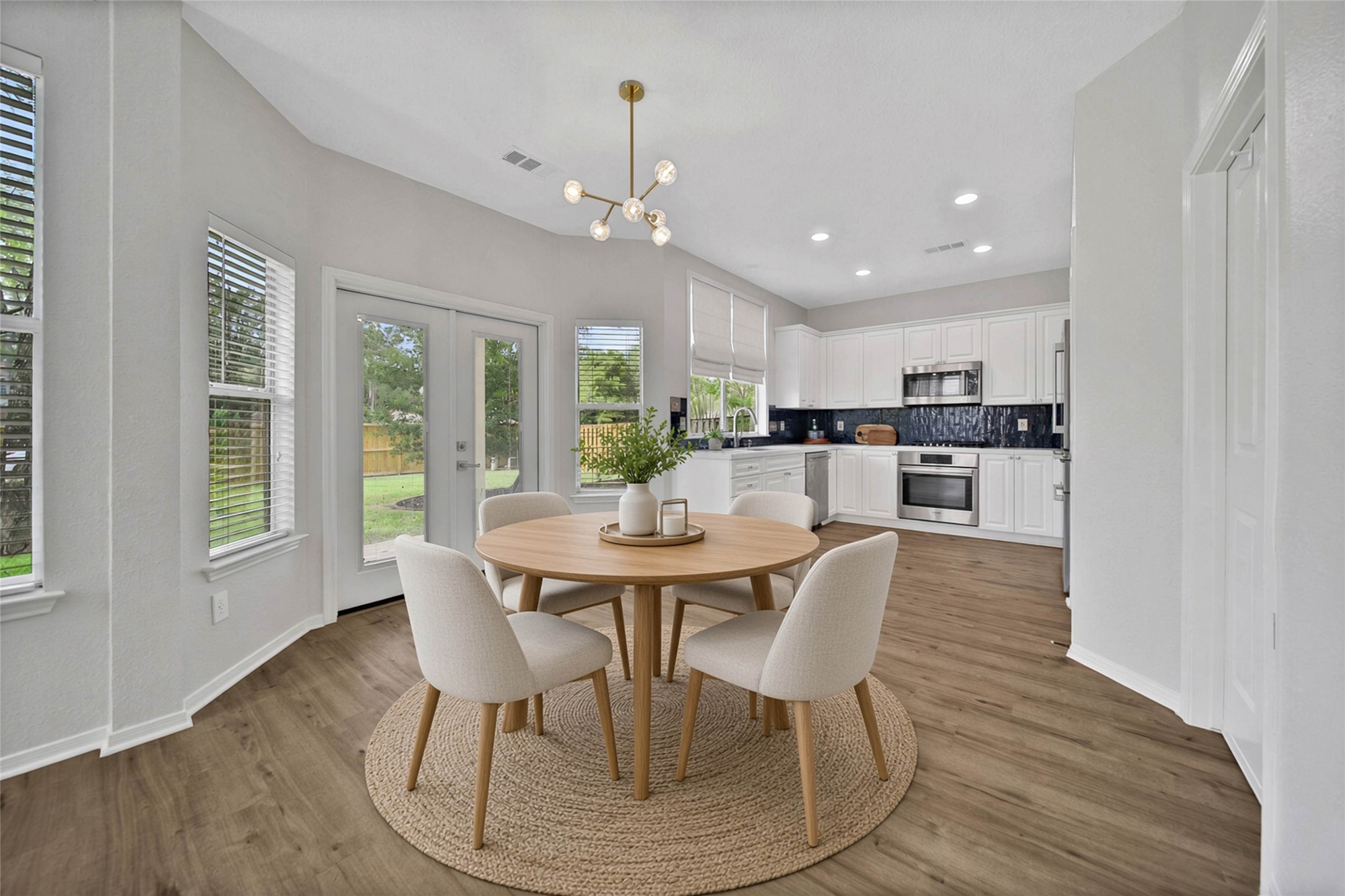 35 S Apple Springs Circle, The Woodlands, TX 77382 35 S Apple Springs Circle, The Woodlands, TX 77382
