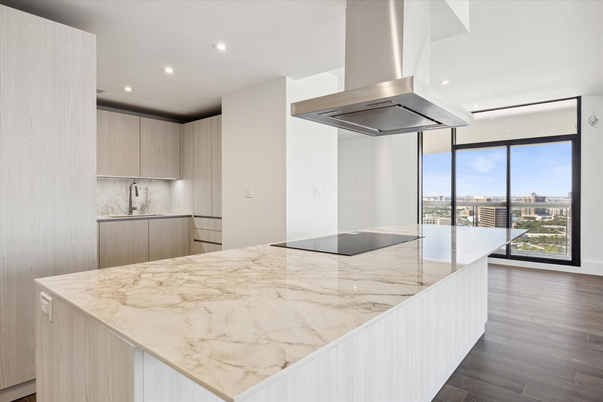 1701 Hermann Drive Drive, #27CE, Houston, TX 77004