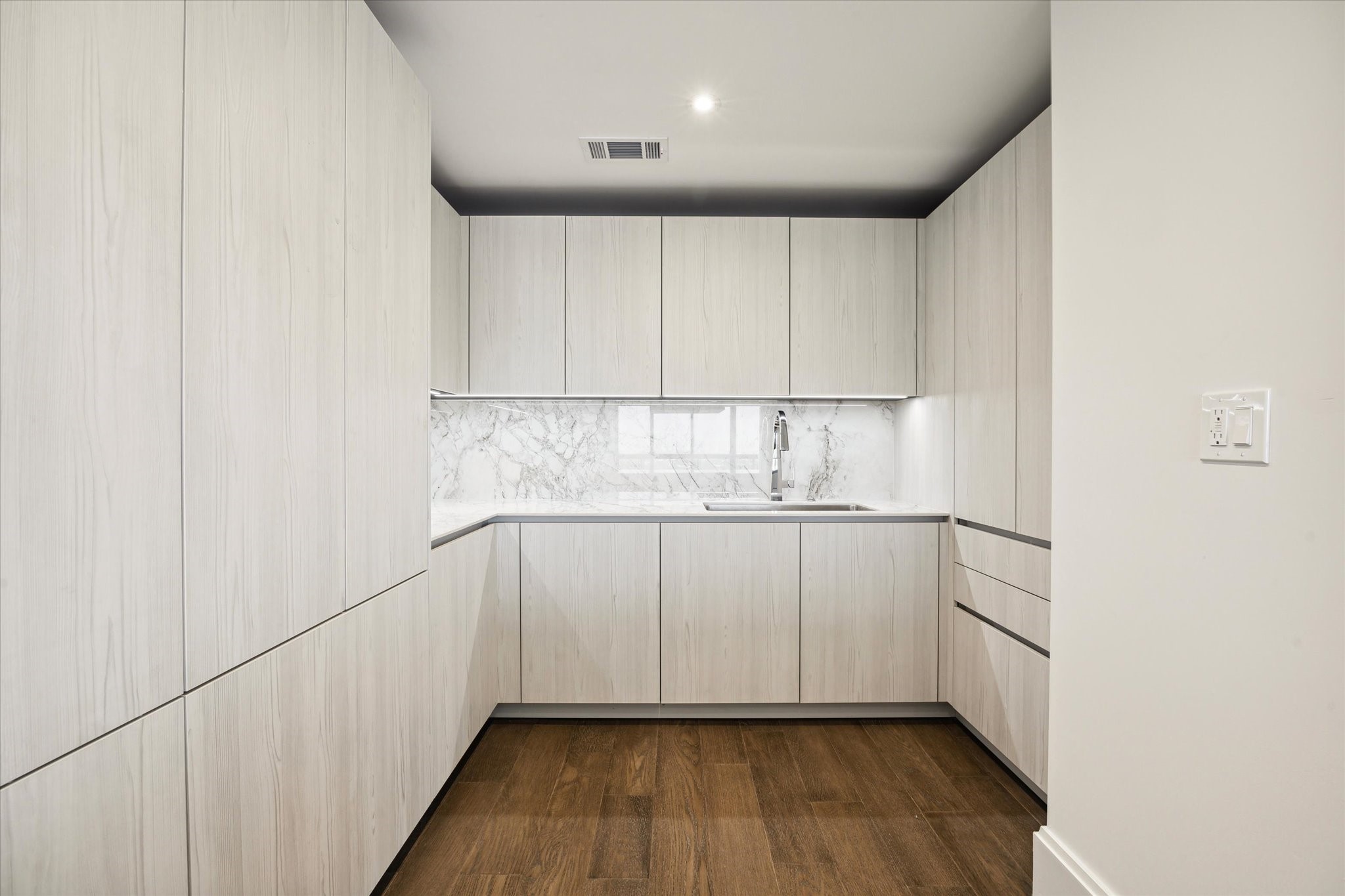 1701 Hermann Drive Drive, #27CE, Houston, TX 77004