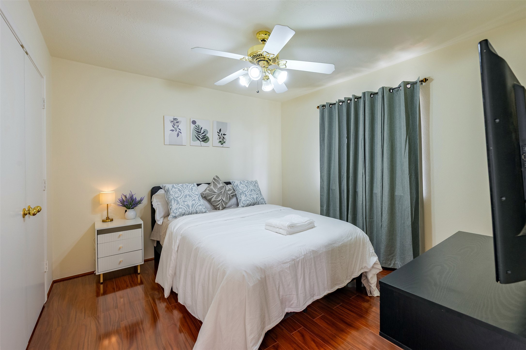 Bedroom 2: Comfortable secondary bedroom with great lighting and flexible use as a guest room or home office.