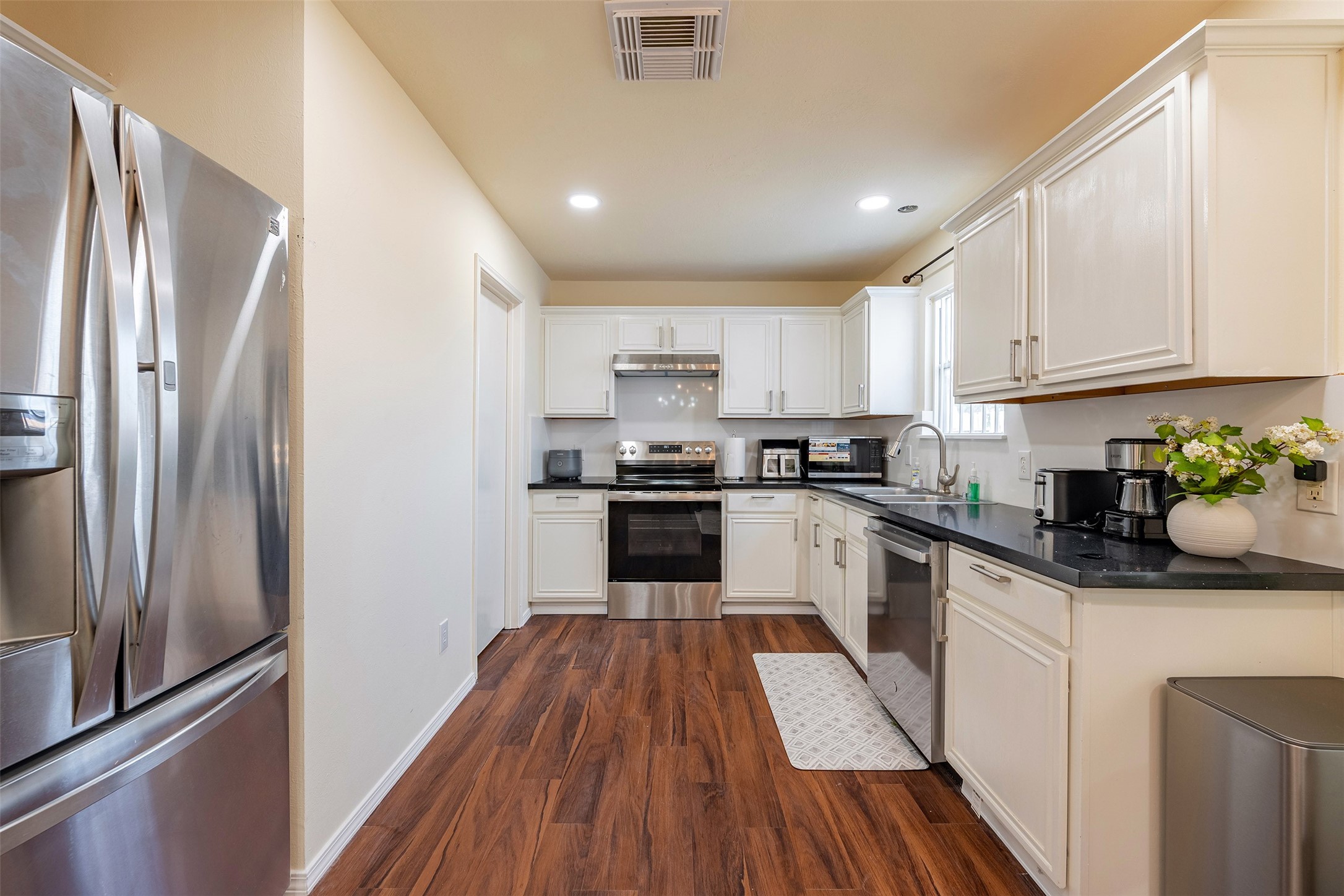 Kitchen: Modern, fully-equipped kitchen with ample cabinet space, premium countertops, and a functional layout.