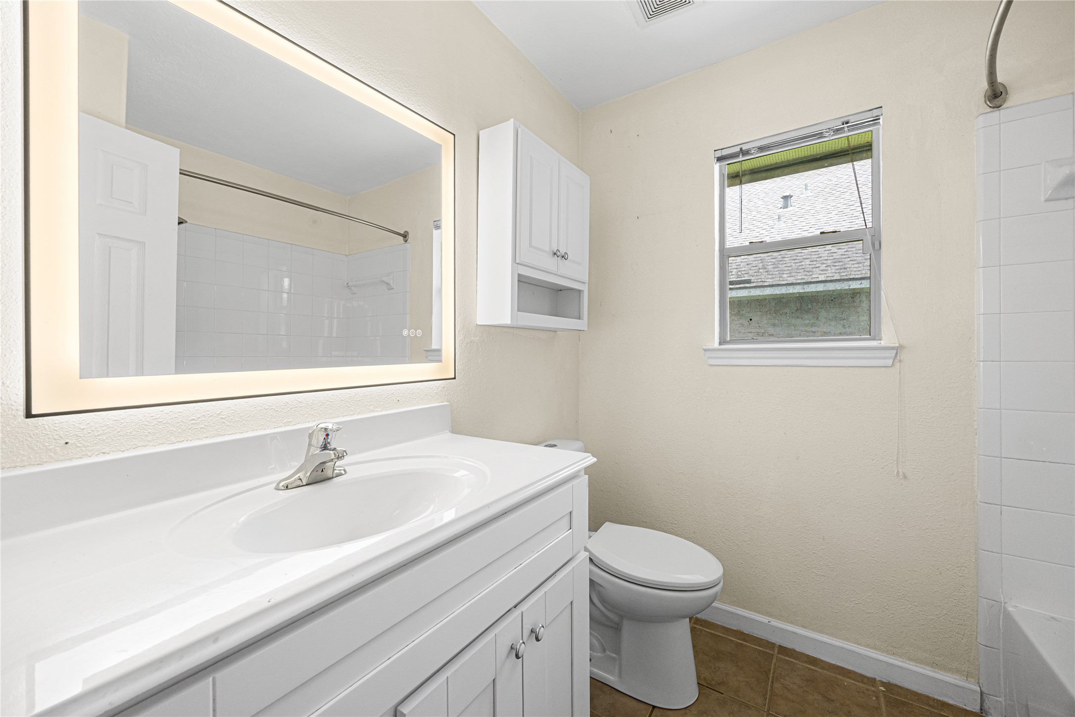 212 Silverbrook Lane, Dickinson, TX 77539