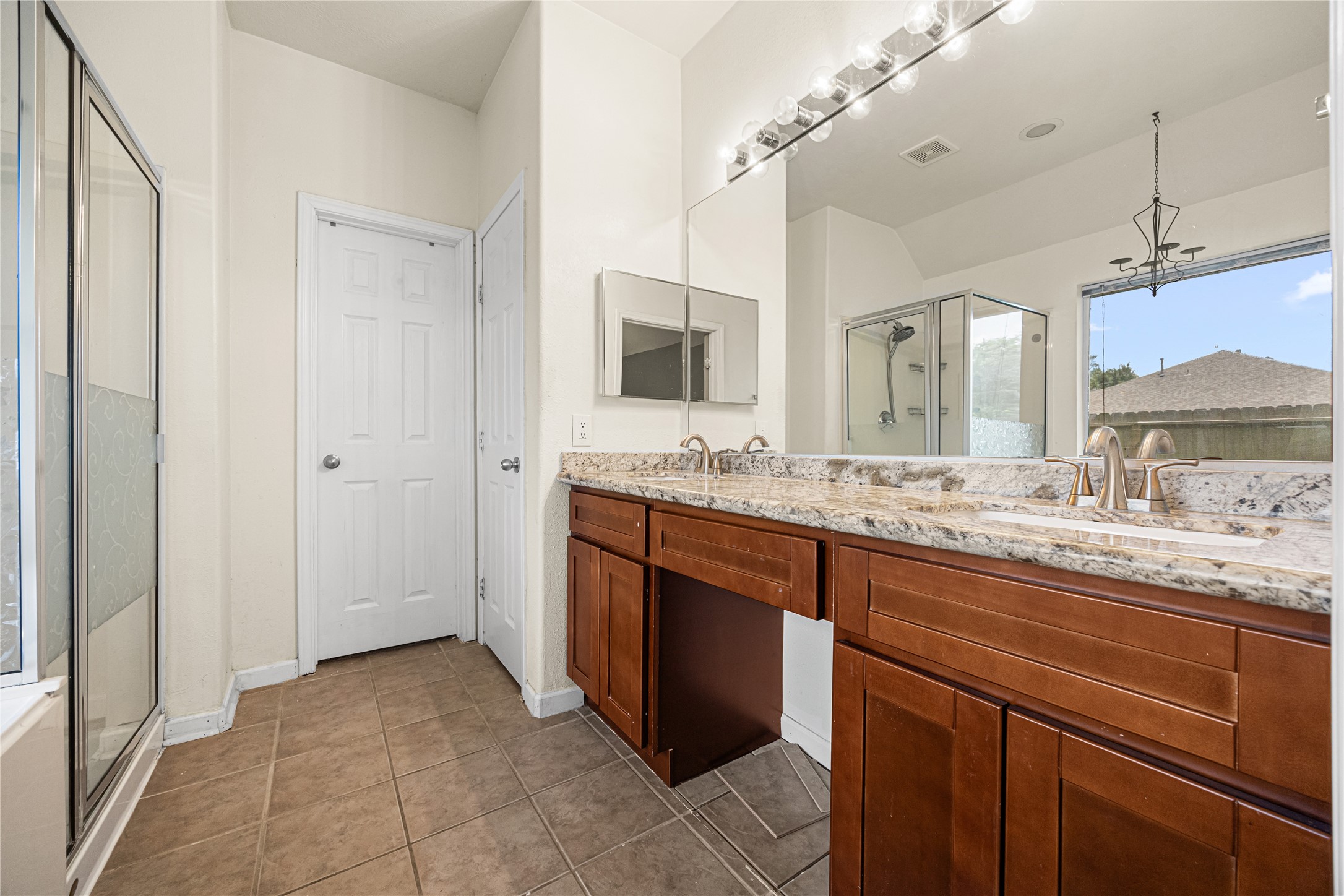 212 Silverbrook Lane, Dickinson, TX 77539