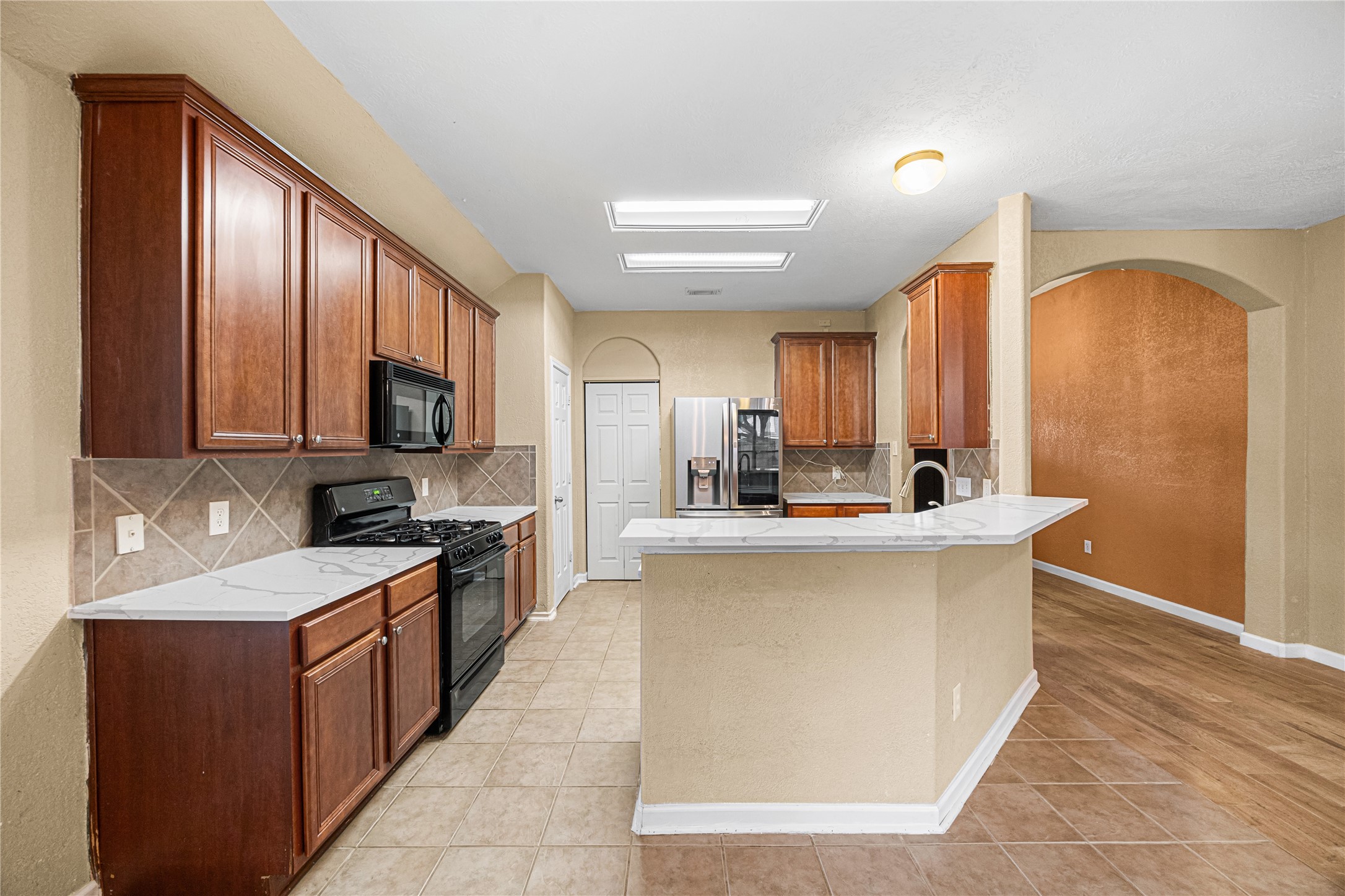 212 Silverbrook Lane, Dickinson, TX 77539