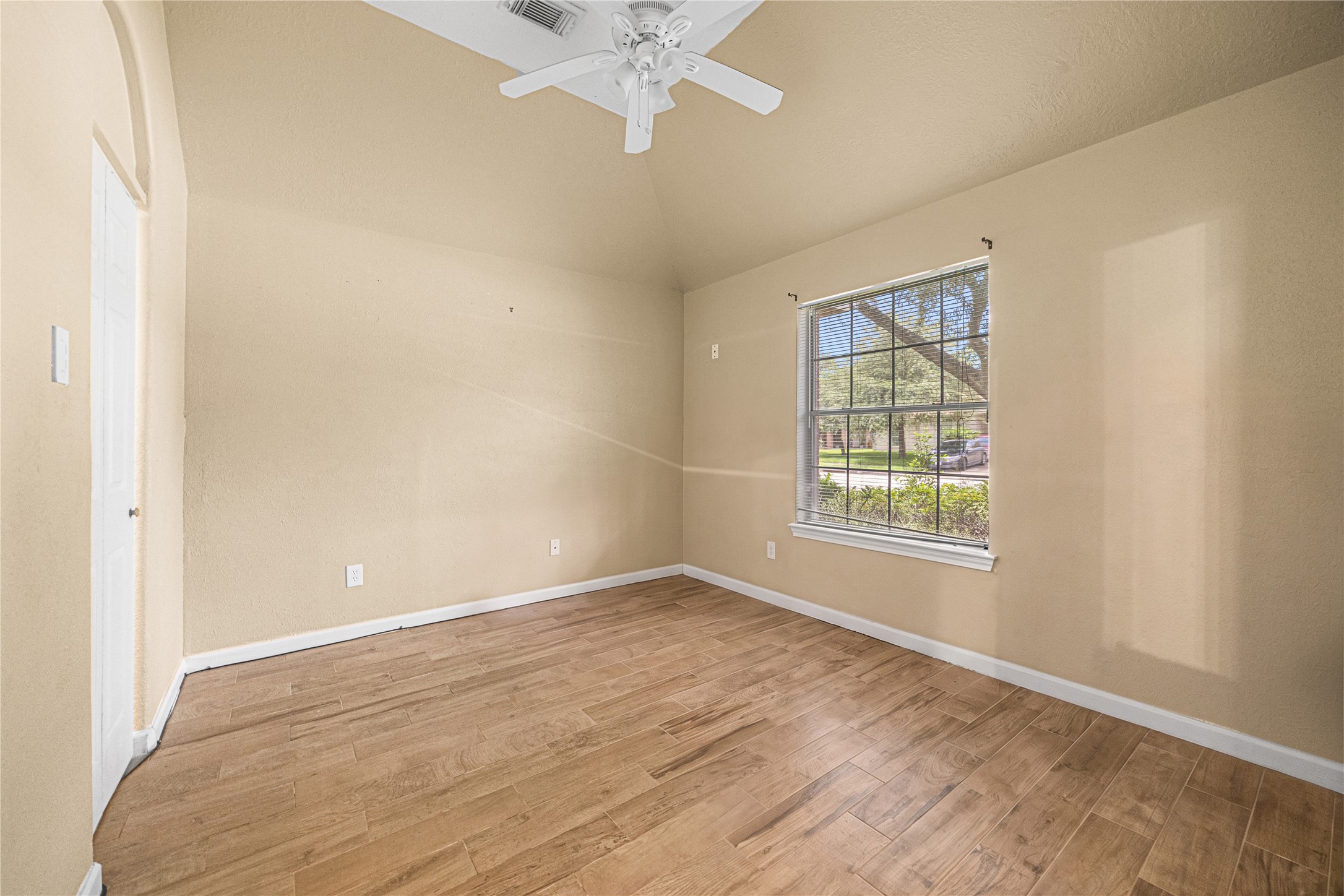 212 Silverbrook Lane, Dickinson, TX 77539