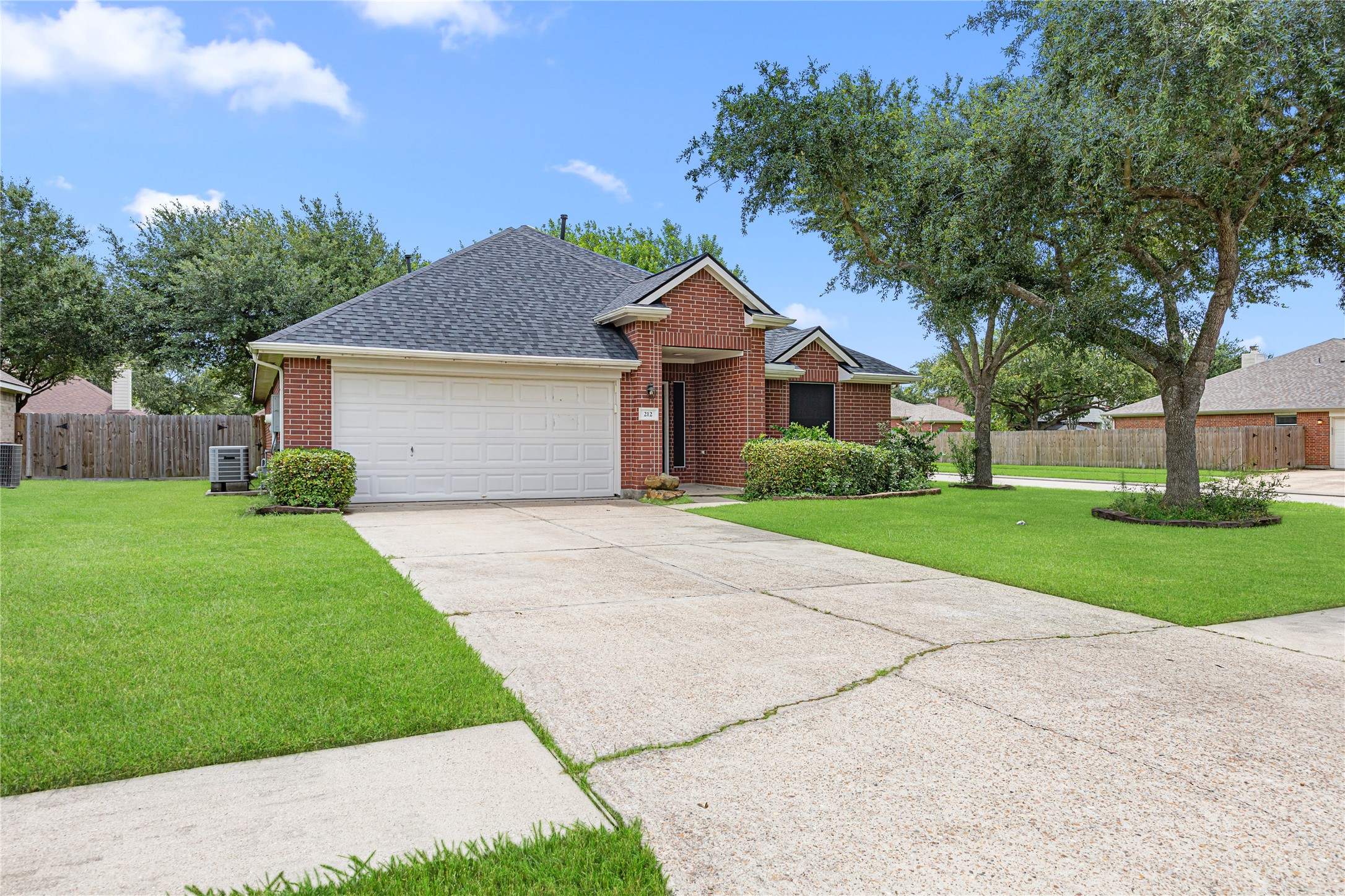 212 Silverbrook Lane, Dickinson, TX 77539 212 Silverbrook Lane, Dickinson, TX 77539
