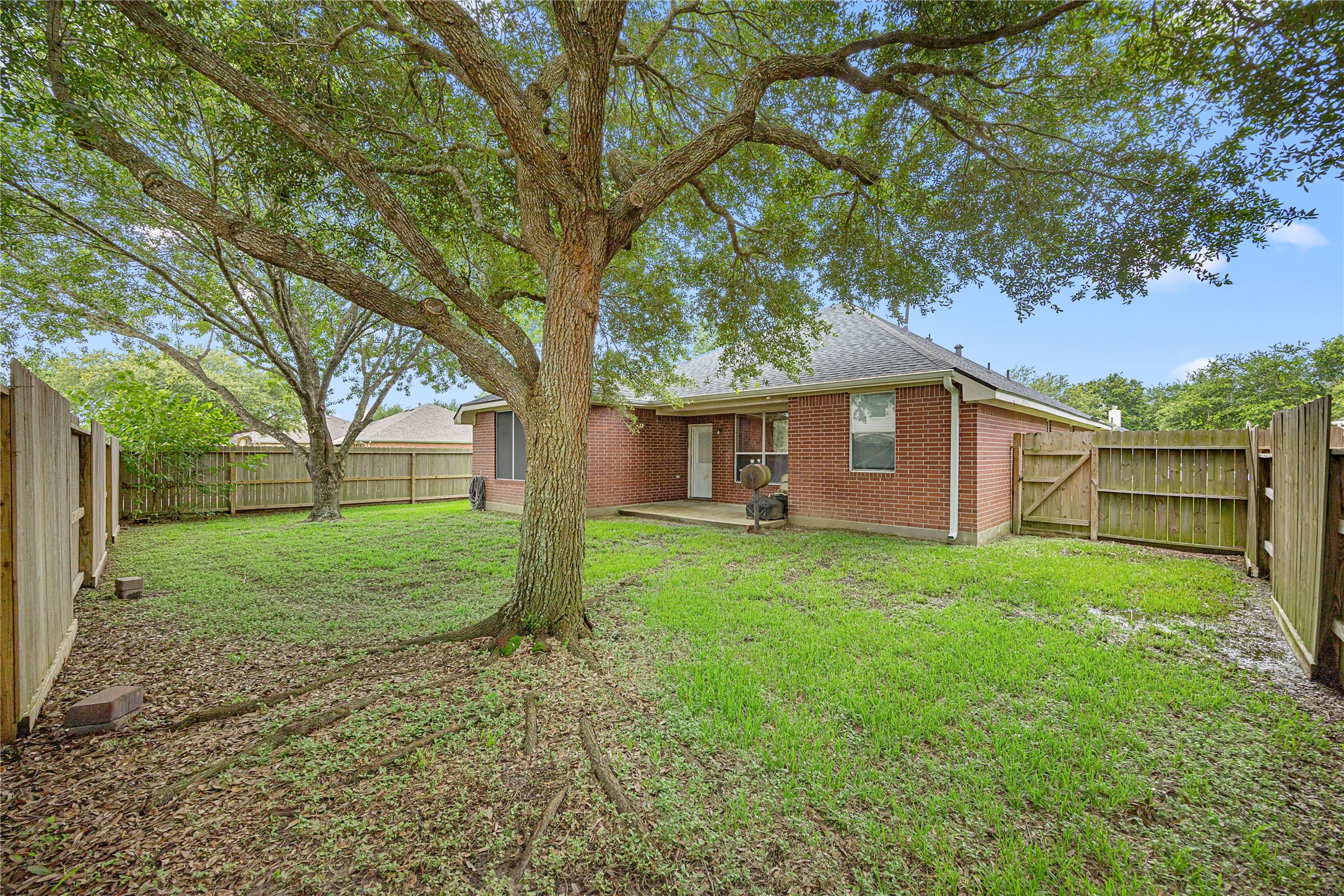 212 Silverbrook Lane, Dickinson, TX 77539