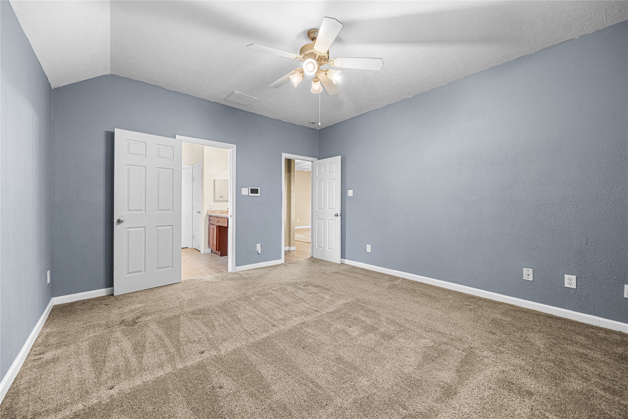 212 Silverbrook Lane, Dickinson, TX 77539