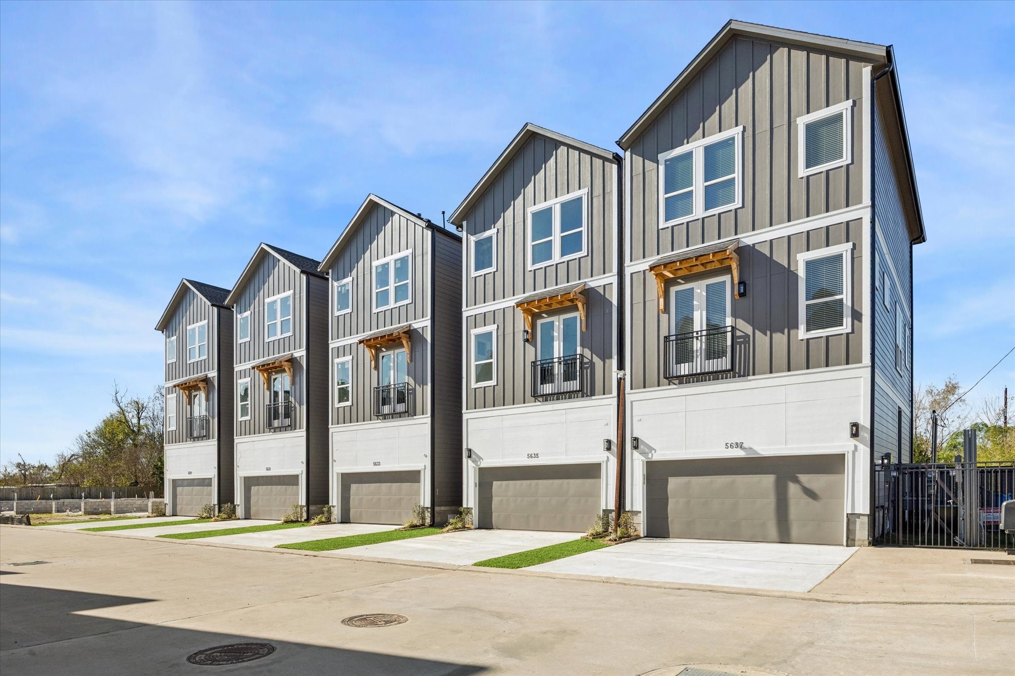 5635 Azores, Houston, TX 77091 5635 Azores, Houston, TX 77091