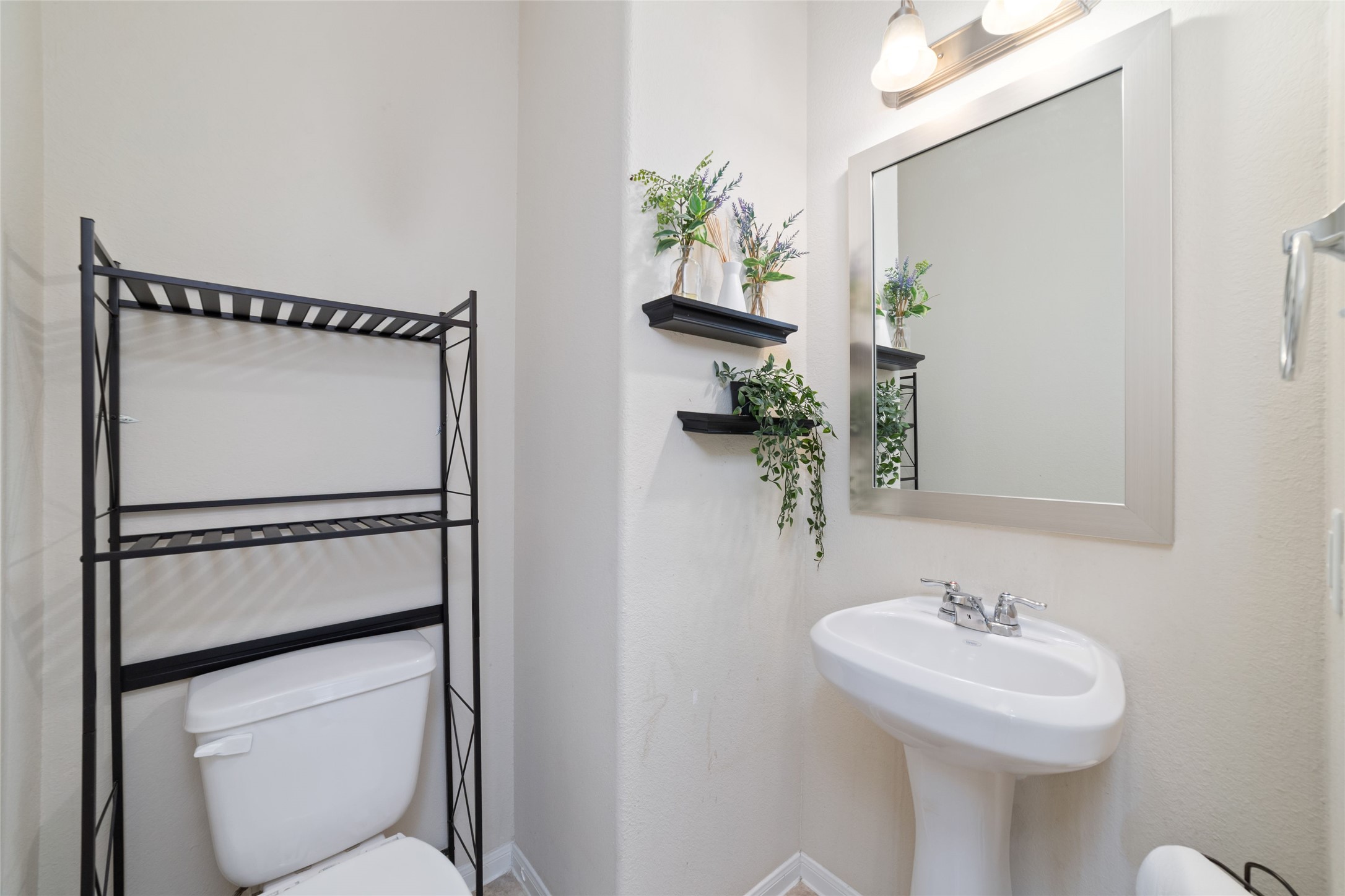 Powder/guest bath downstairs perfect for guests.
