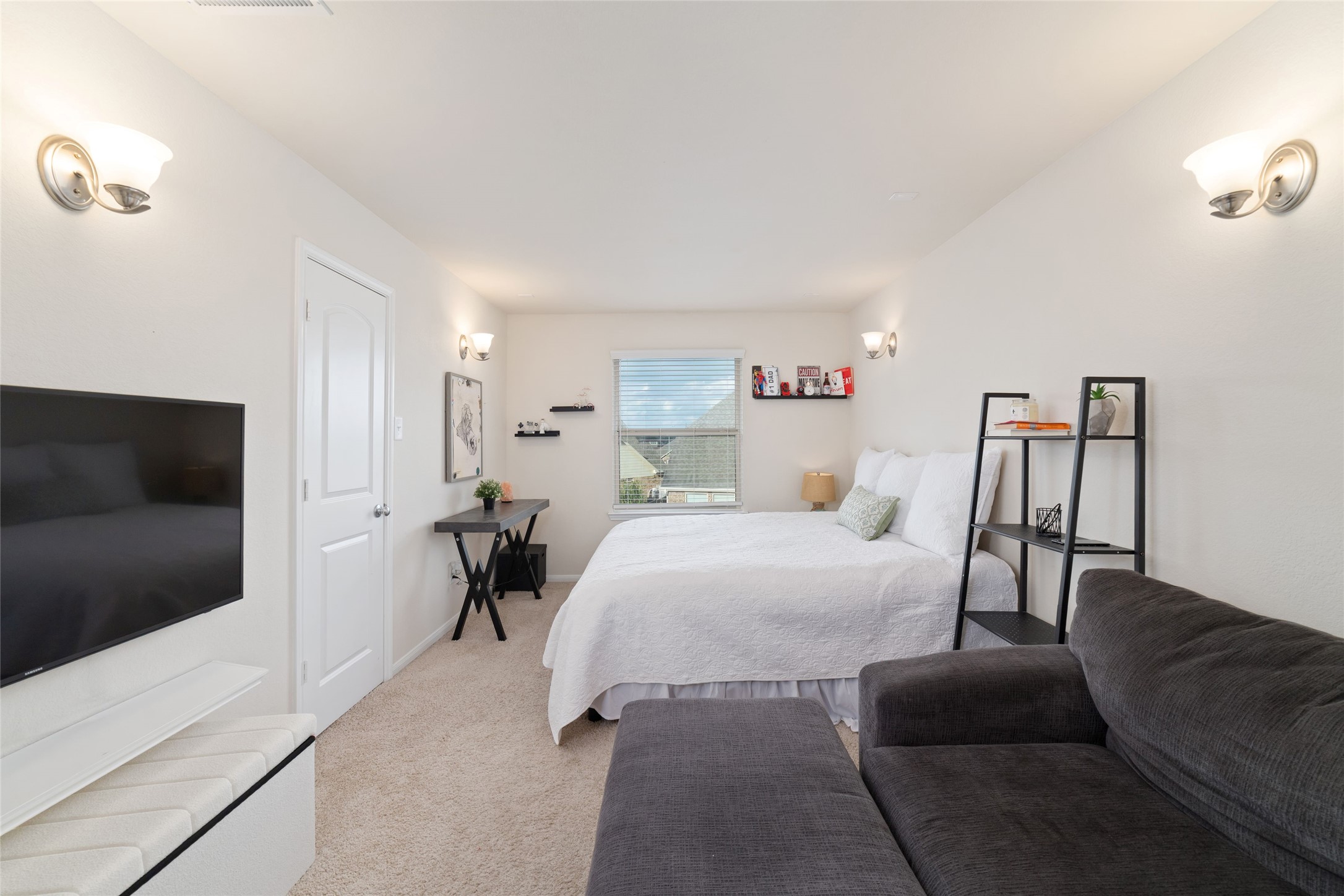 Upstairs, spacious 5th bedroom with closet.