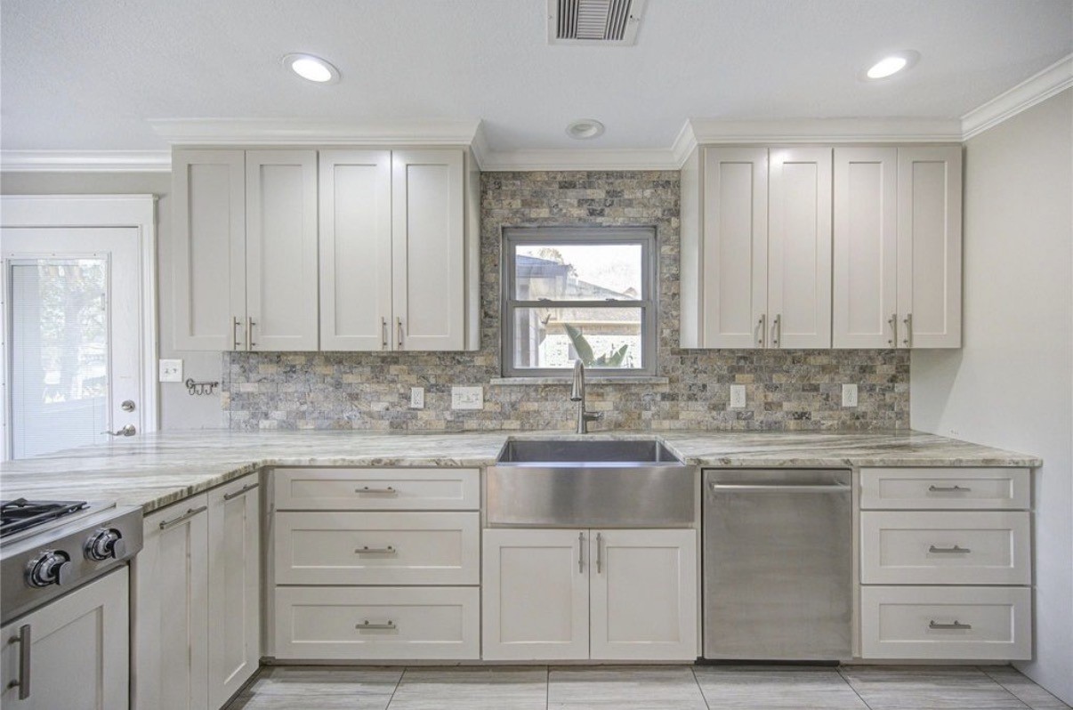 303 Old Bayou Drive, Dickinson, TX 77539