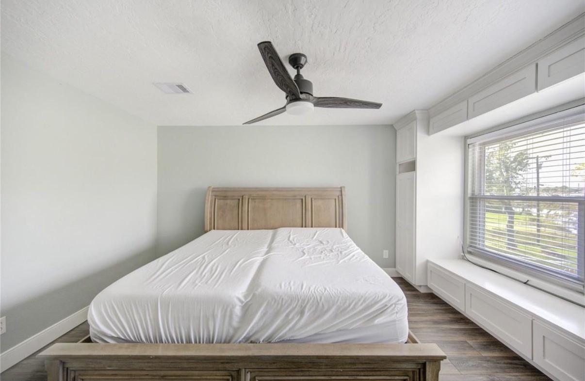 303 Old Bayou Drive, Dickinson, TX 77539