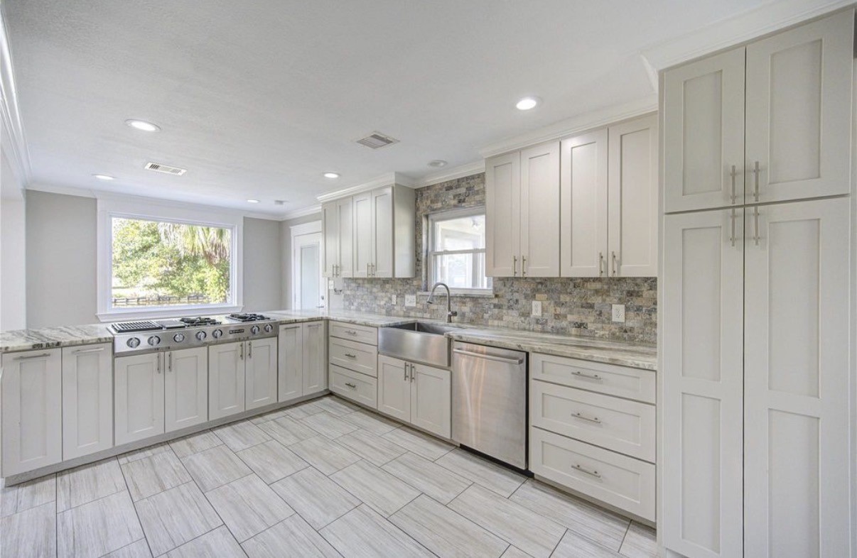 303 Old Bayou Drive, Dickinson, TX 77539