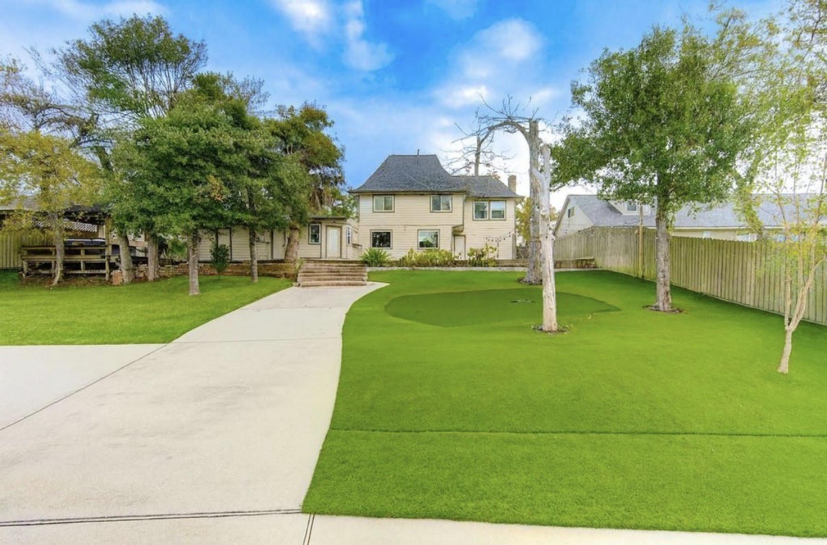 303 Old Bayou Drive, Dickinson, TX 77539