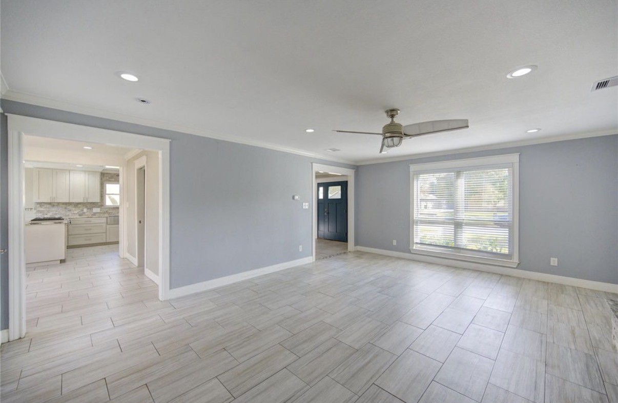 303 Old Bayou Drive, Dickinson, TX 77539