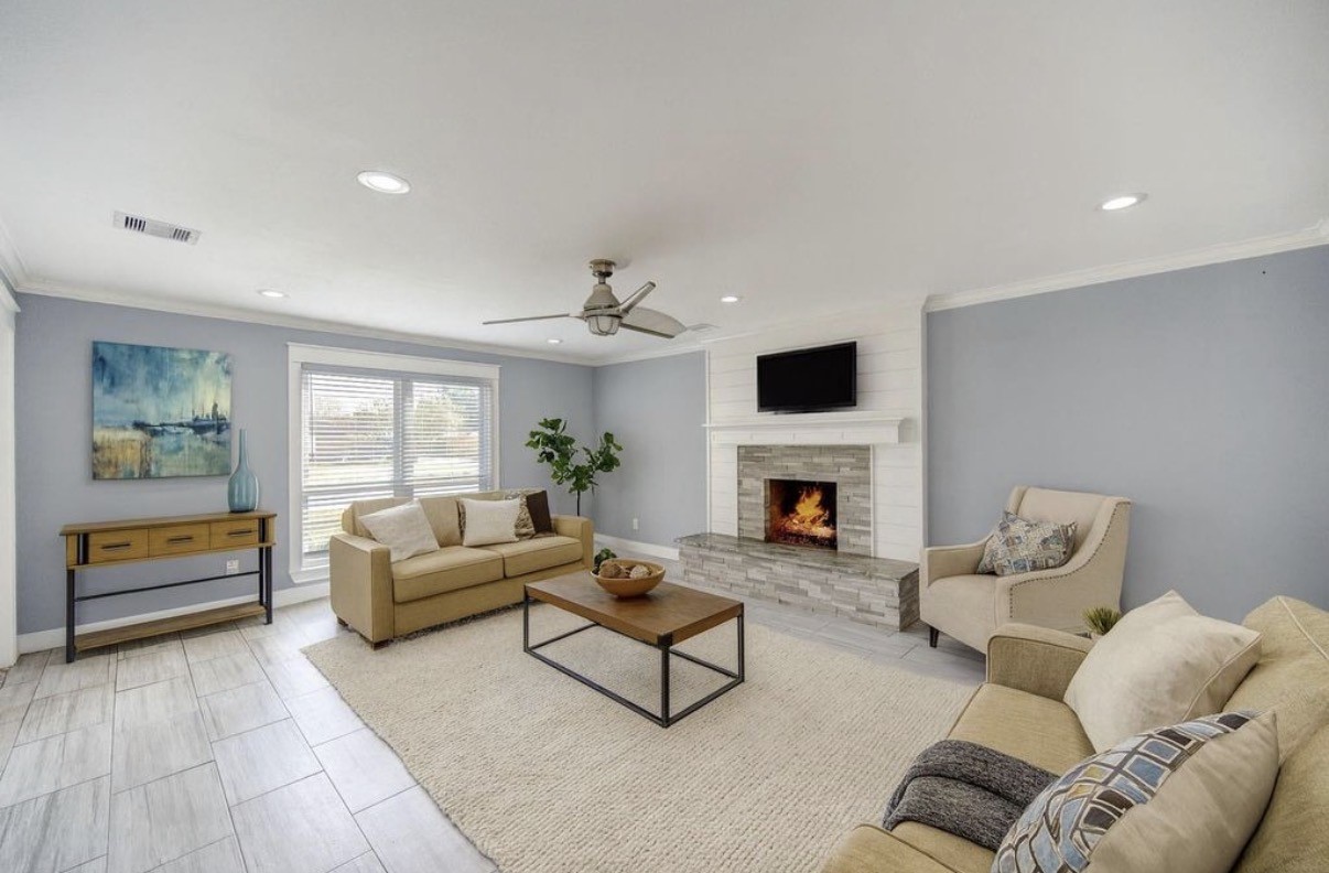 303 Old Bayou Drive, Dickinson, TX 77539