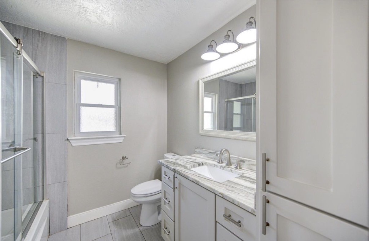 303 Old Bayou Drive, Dickinson, TX 77539