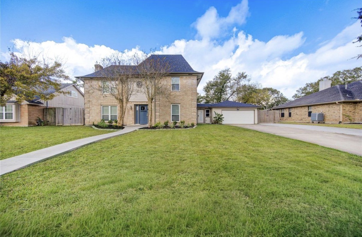 303 Old Bayou Drive, Dickinson, TX 77539