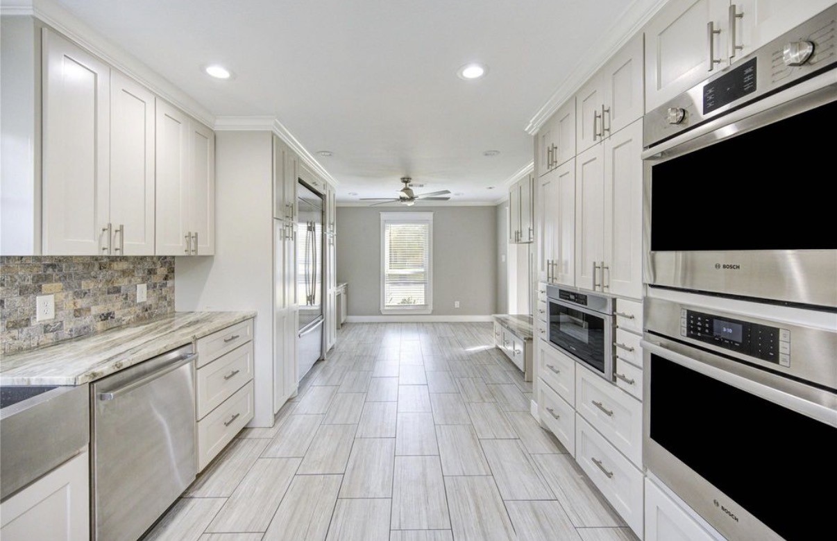 303 Old Bayou Drive, Dickinson, TX 77539