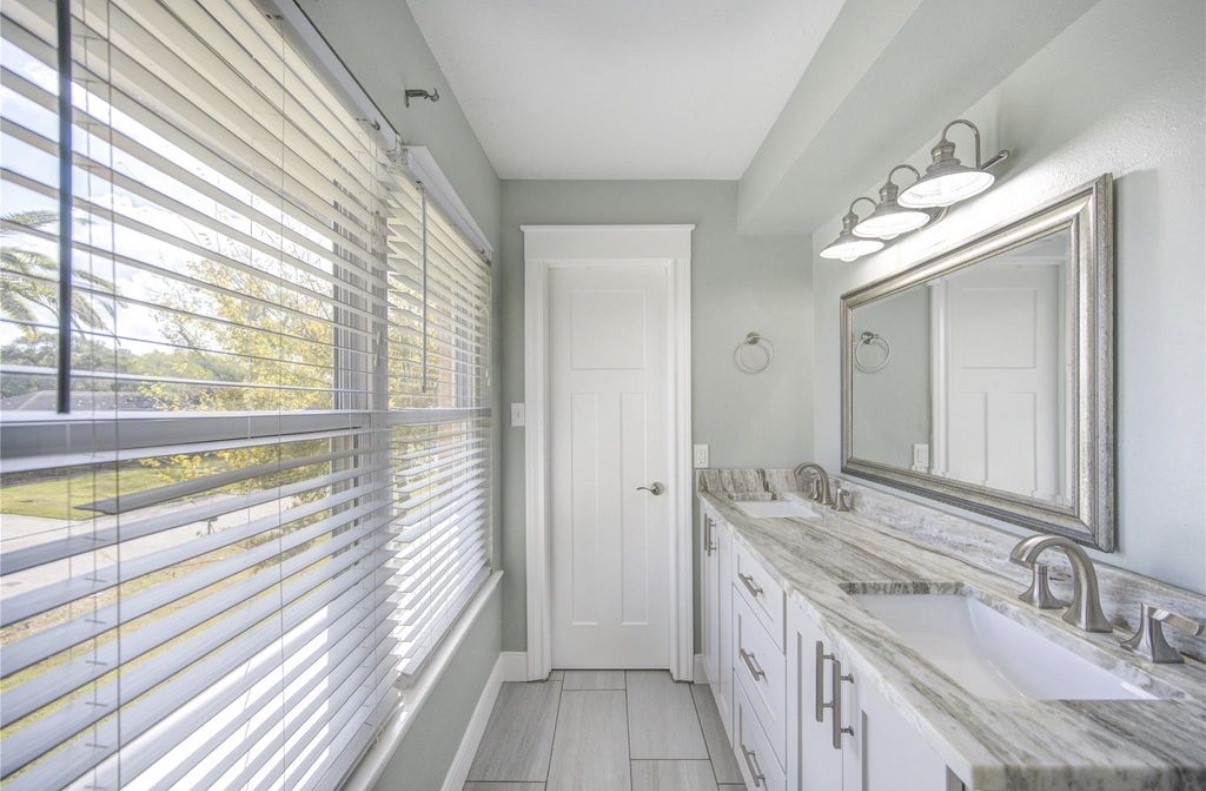 303 Old Bayou Drive, Dickinson, TX 77539
