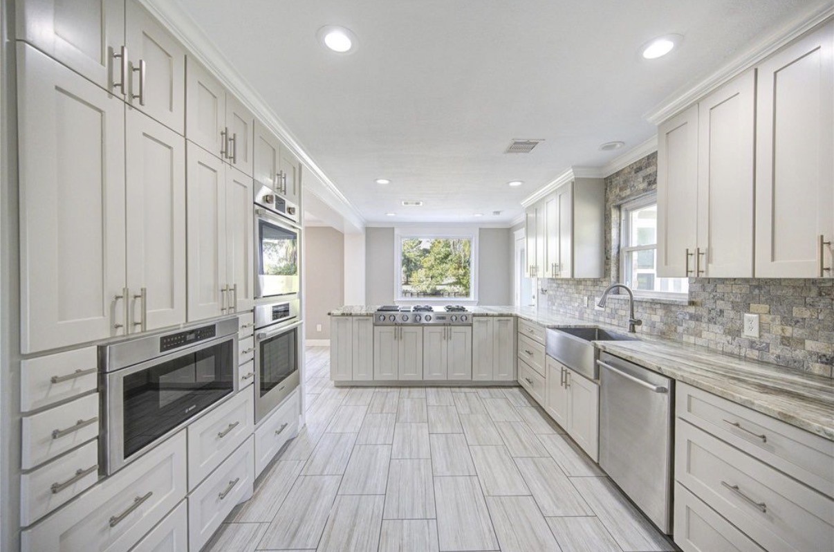 303 Old Bayou Drive, Dickinson, TX 77539