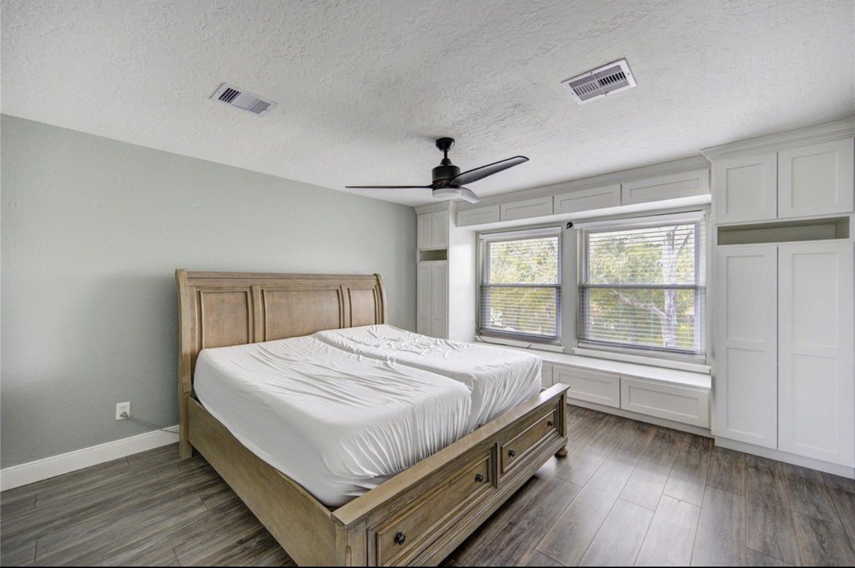 303 Old Bayou Drive, Dickinson, TX 77539