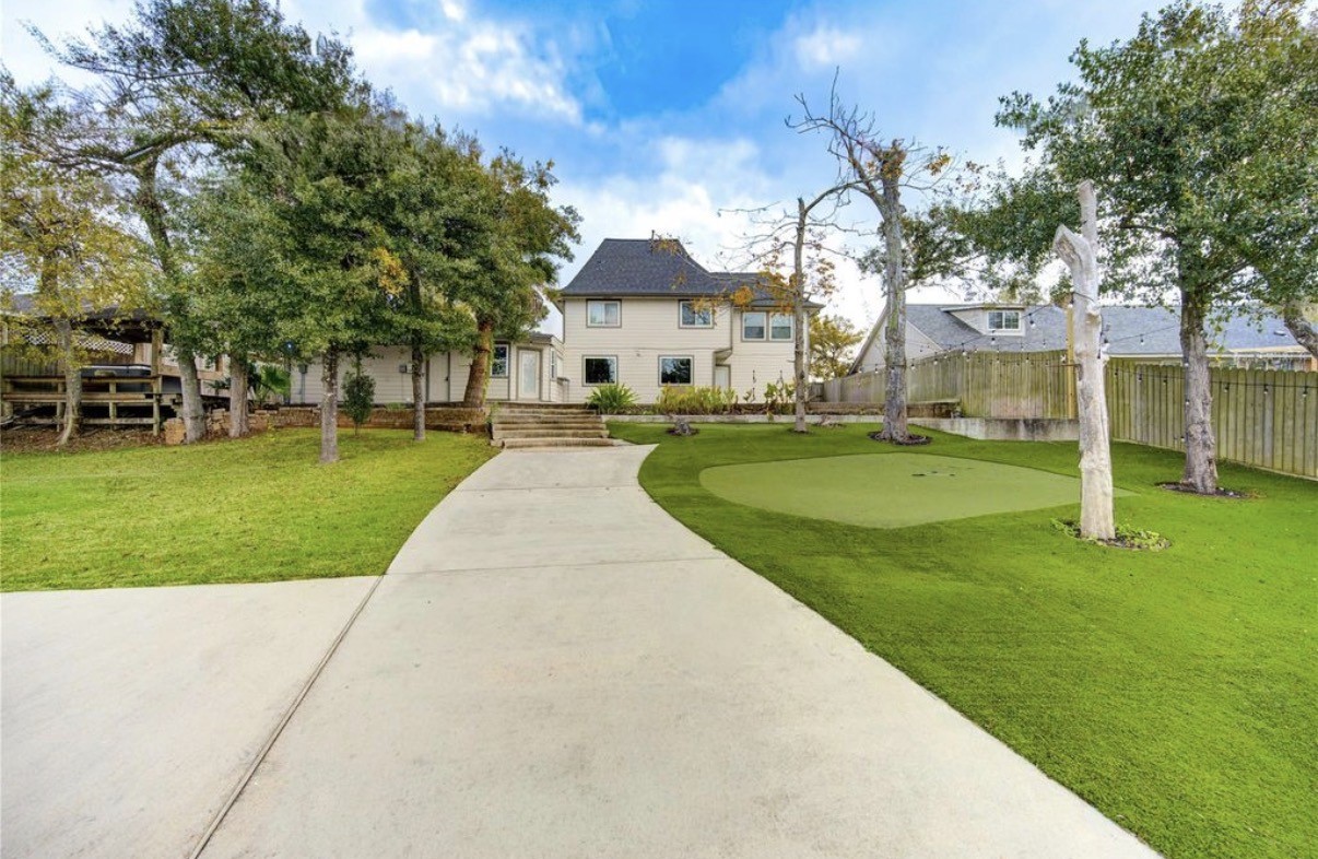 303 Old Bayou Drive, Dickinson, TX 77539